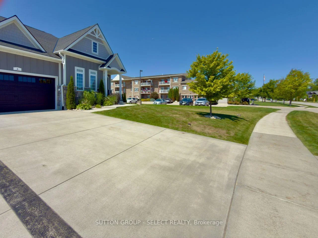 Photo 8 of 4 Brooklawn Drive, Lambton Shores, Grand Bend — HOMEH