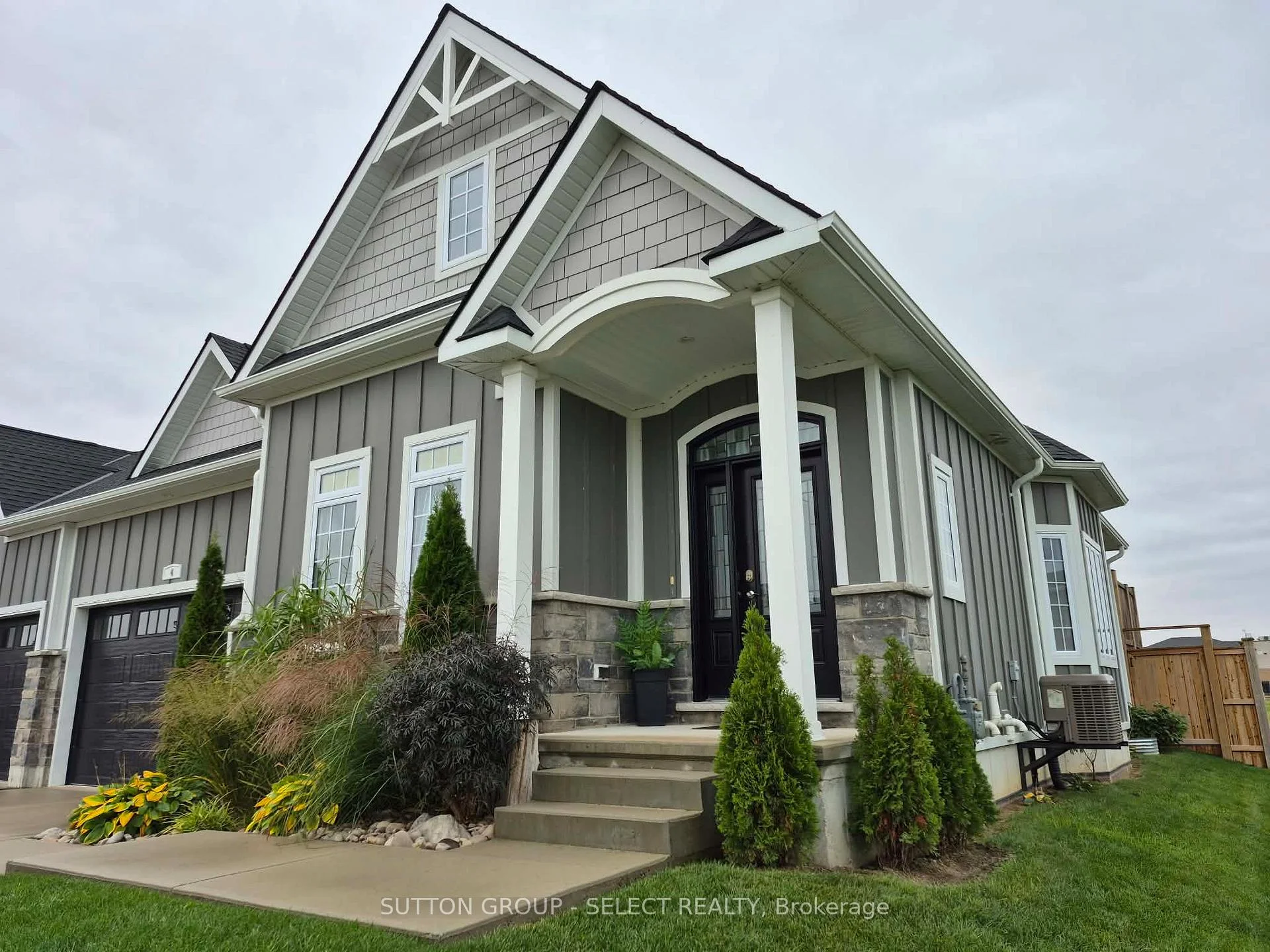 Photo 5 of 4 Brooklawn Drive, Lambton Shores, Grand Bend — HOMEH