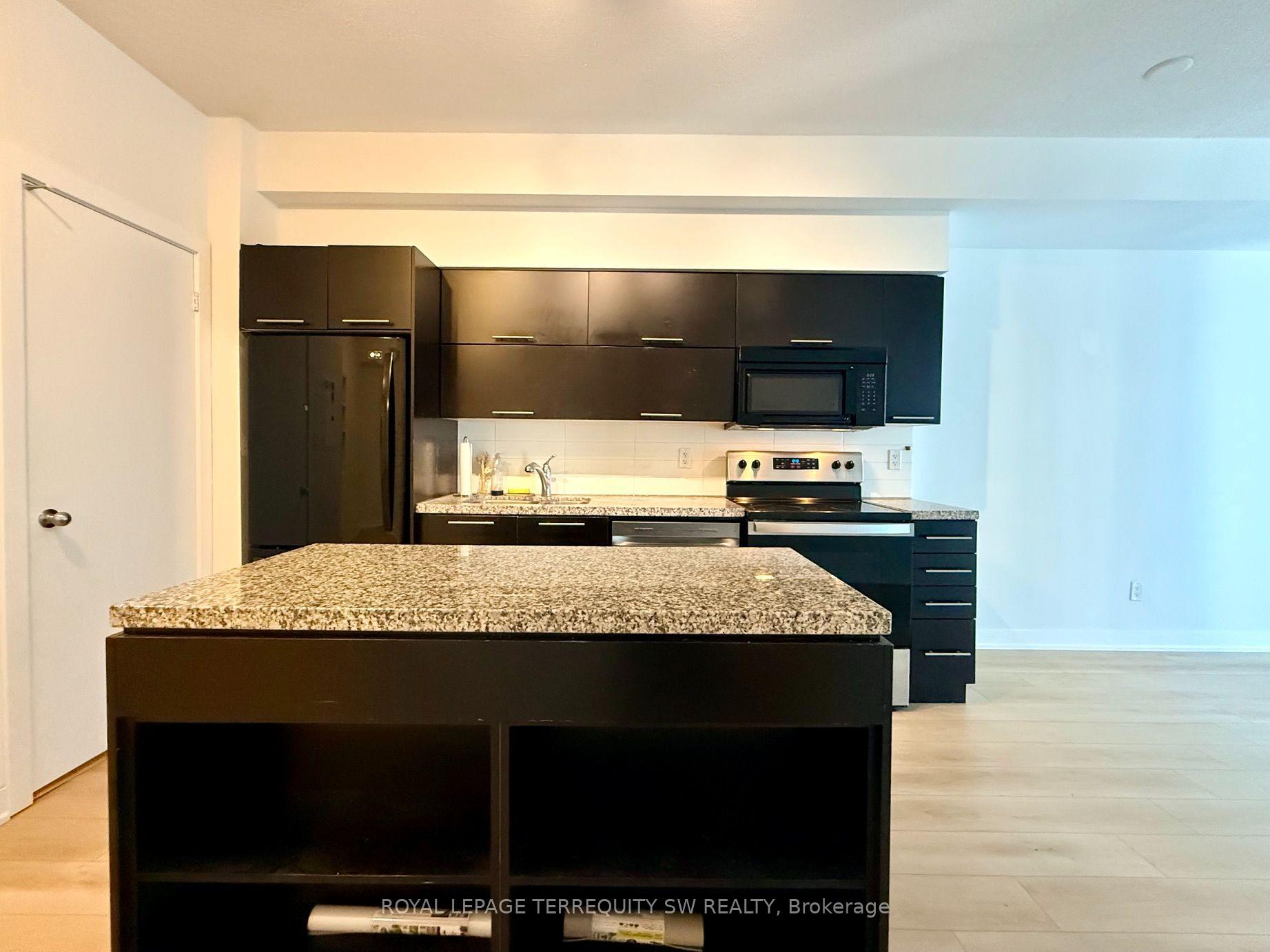 Photo 3 of Unit 1106, 126 Simcoe Street, Toronto, Waterfront Communities — HOMEH