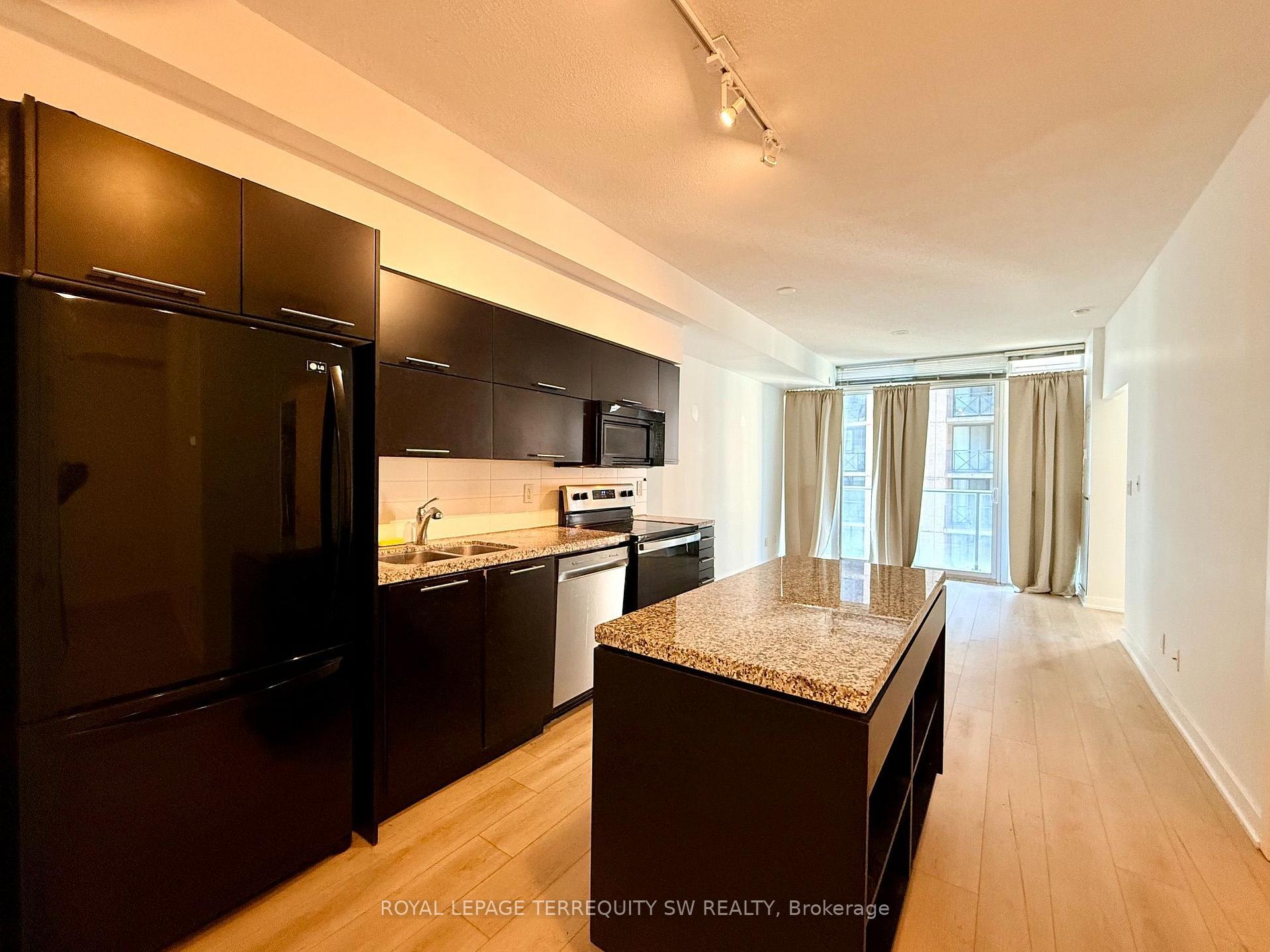 Photo 4 of Unit 1106, 126 Simcoe Street, Toronto, Waterfront Communities — HOMEH