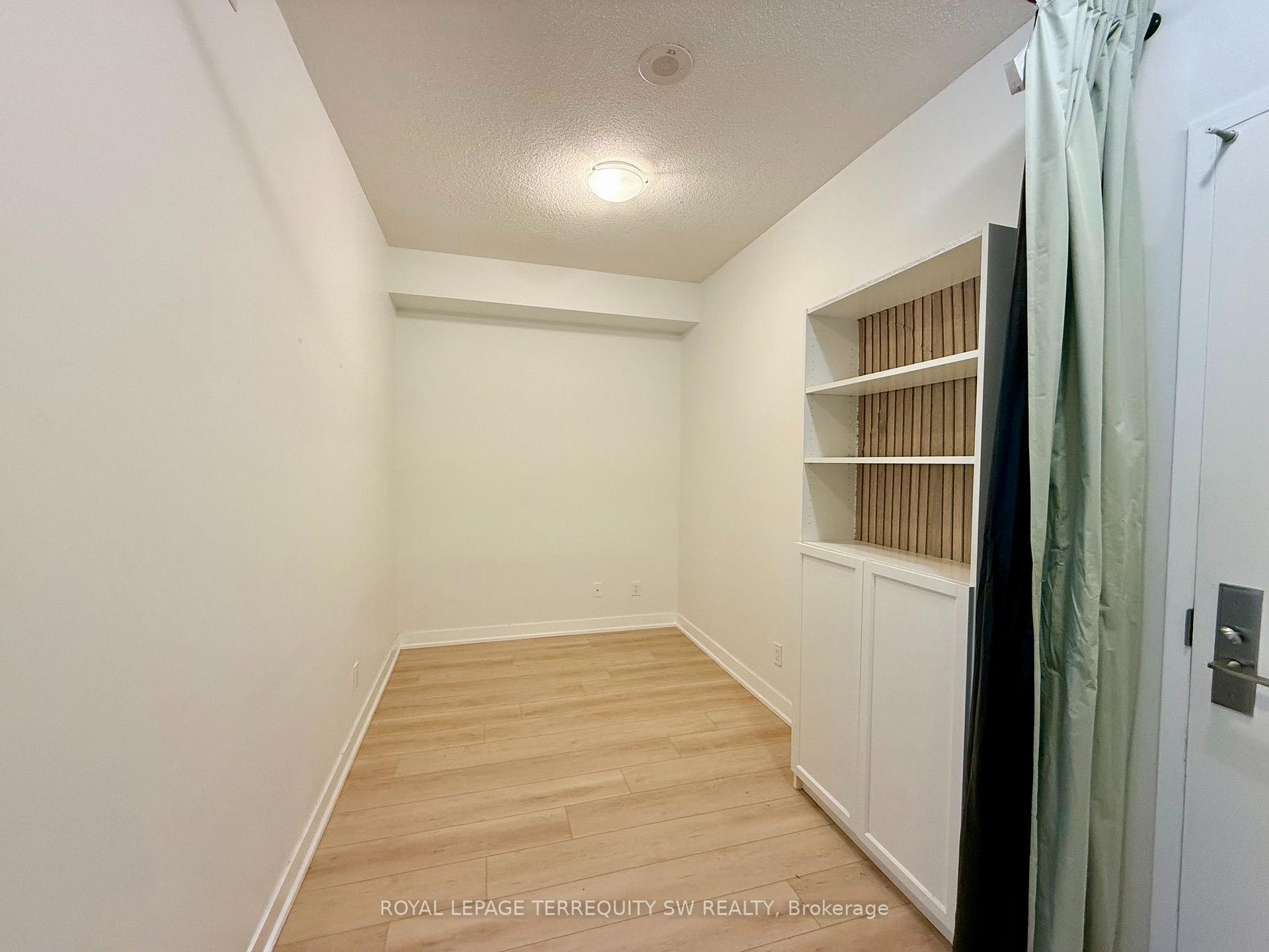 Photo 5 of Unit 1106, 126 Simcoe Street, Toronto, Waterfront Communities — HOMEH