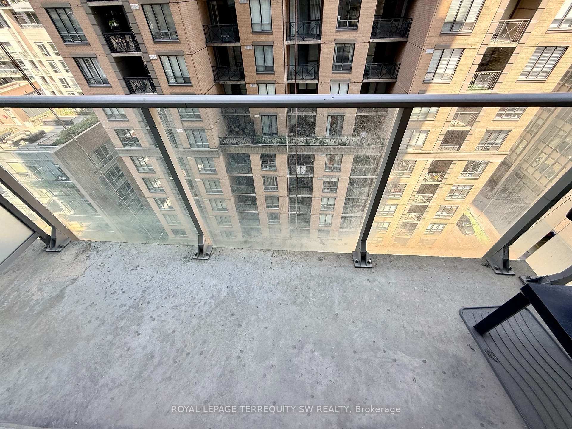 Photo 11 of Unit 1106, 126 Simcoe Street, Toronto, Waterfront Communities — HOMEH