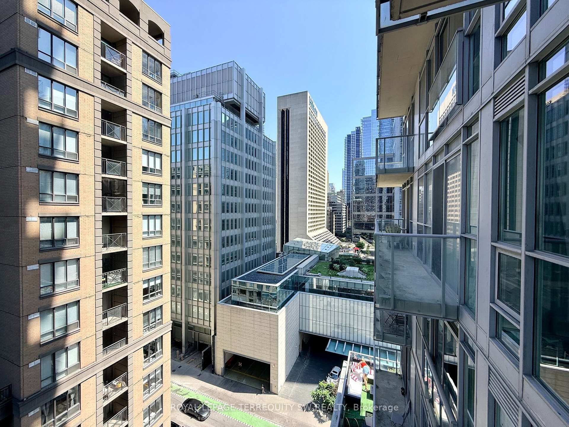 Photo 12 of Unit 1106, 126 Simcoe Street, Toronto, Waterfront Communities — HOMEH