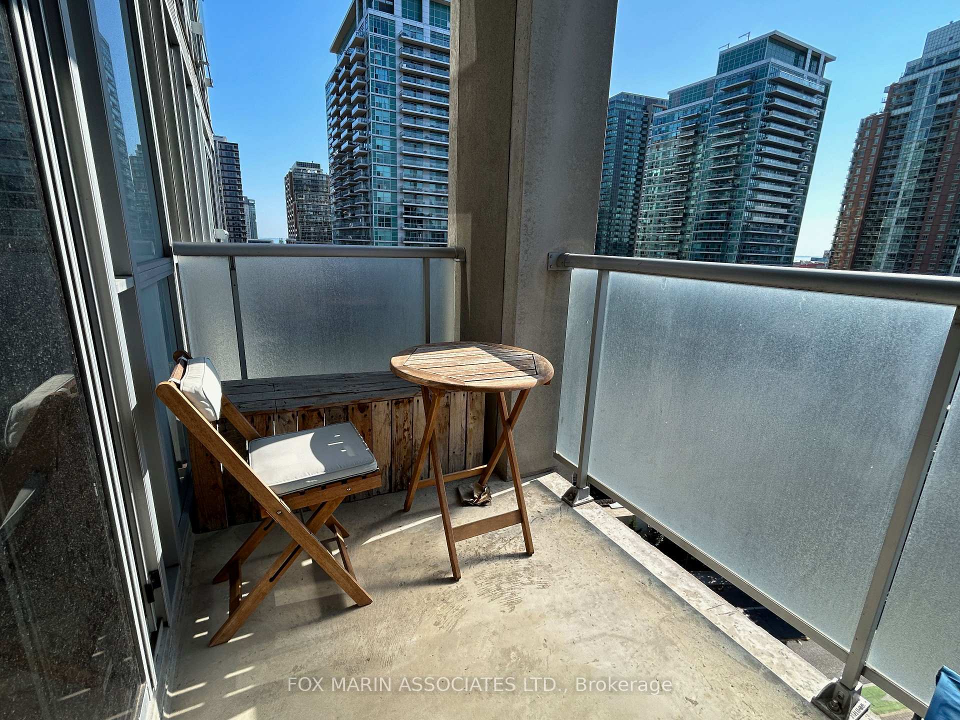 Photo 10 of Unit 1022, 1 Shaw Street, Toronto, Niagara — HOMEH