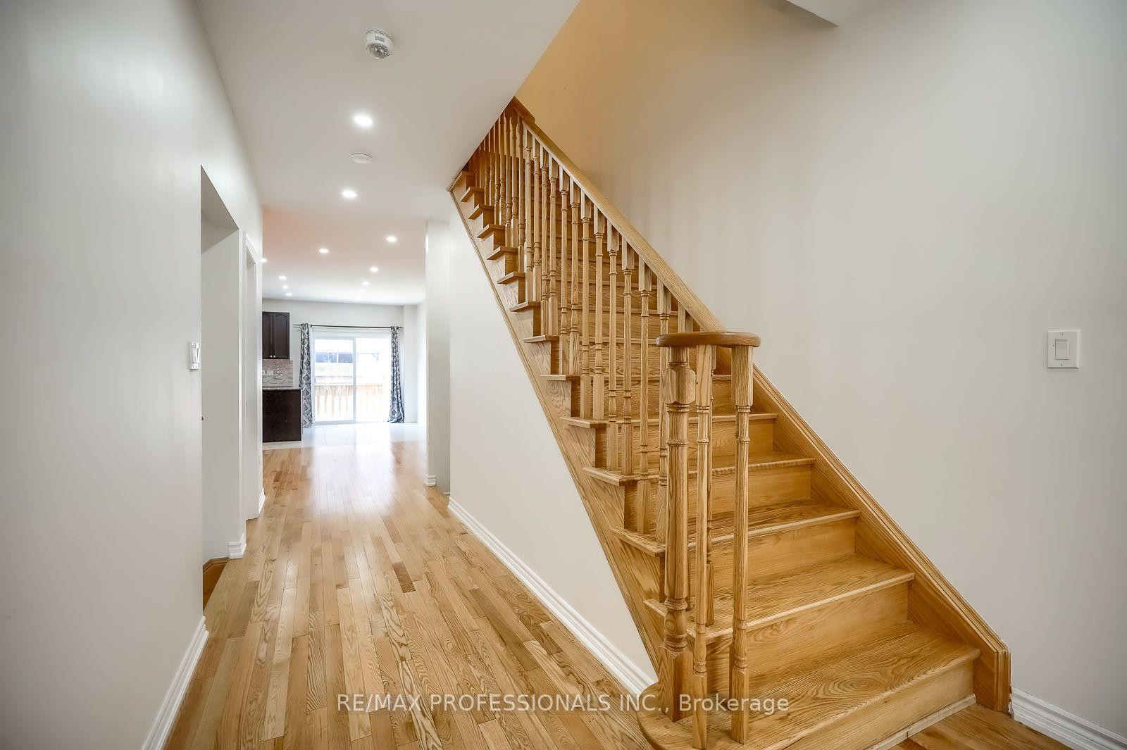 Photo 8 of 13 Yately Street, Brampton, Northwest Brampton — HOMEH