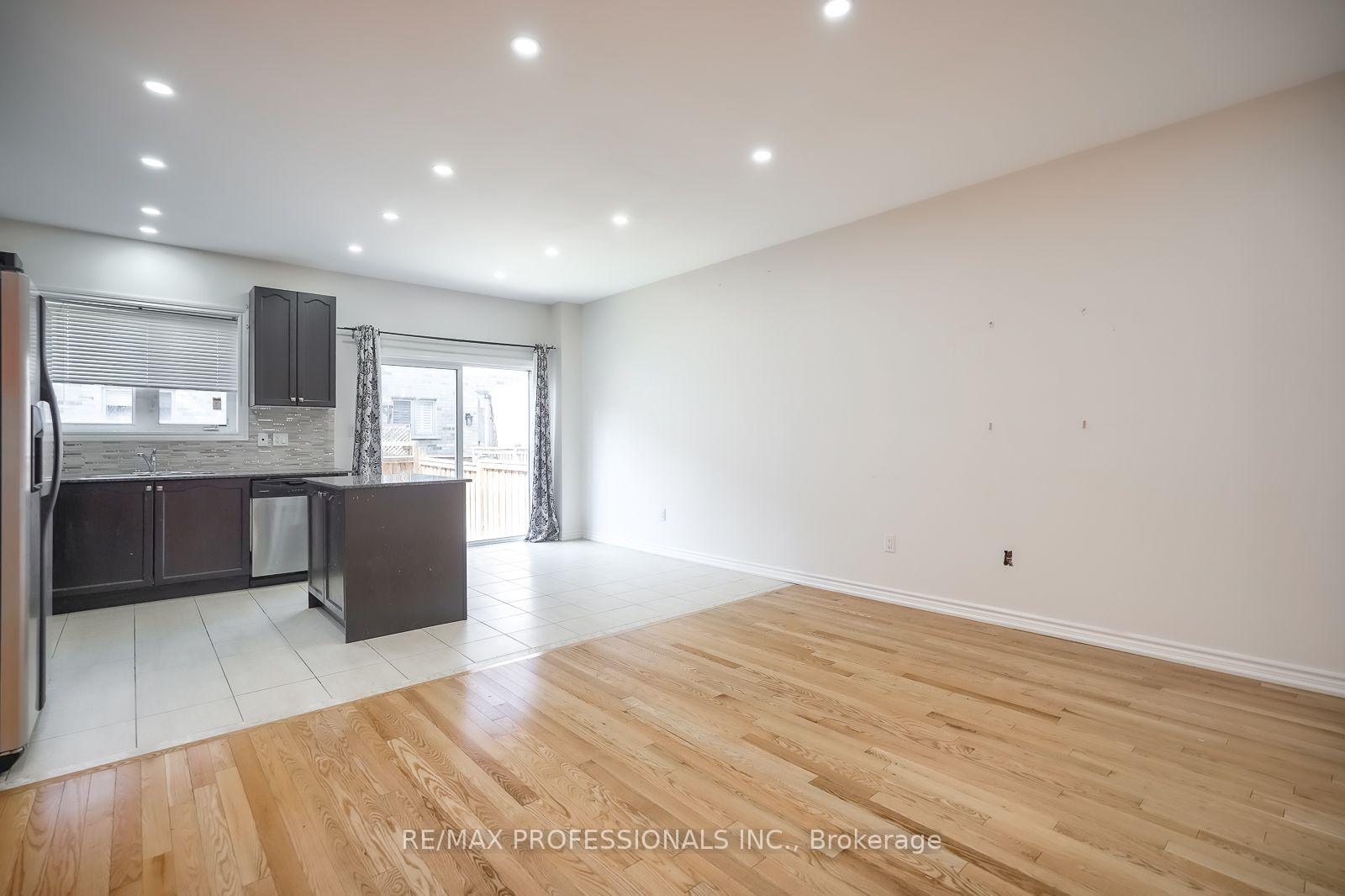 Photo 16 of 13 Yately Street, Brampton, Northwest Brampton — HOMEH