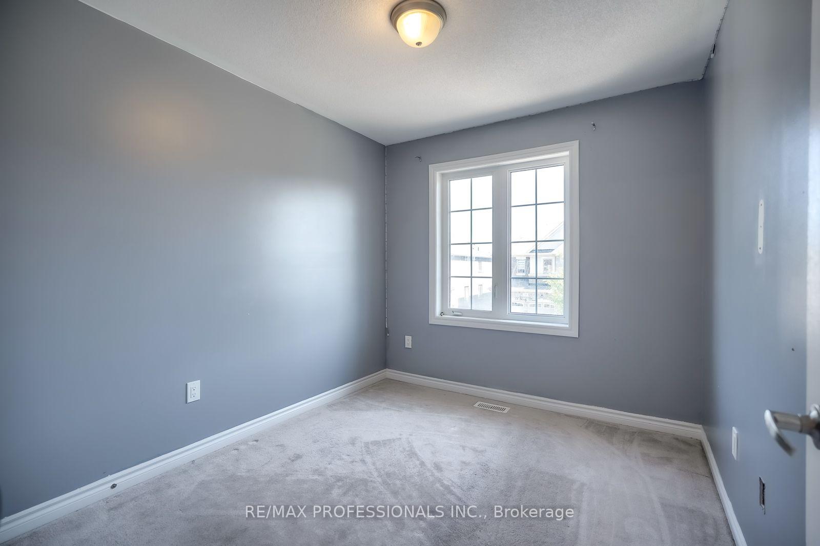 Photo 31 of 13 Yately Street, Brampton, Northwest Brampton — HOMEH