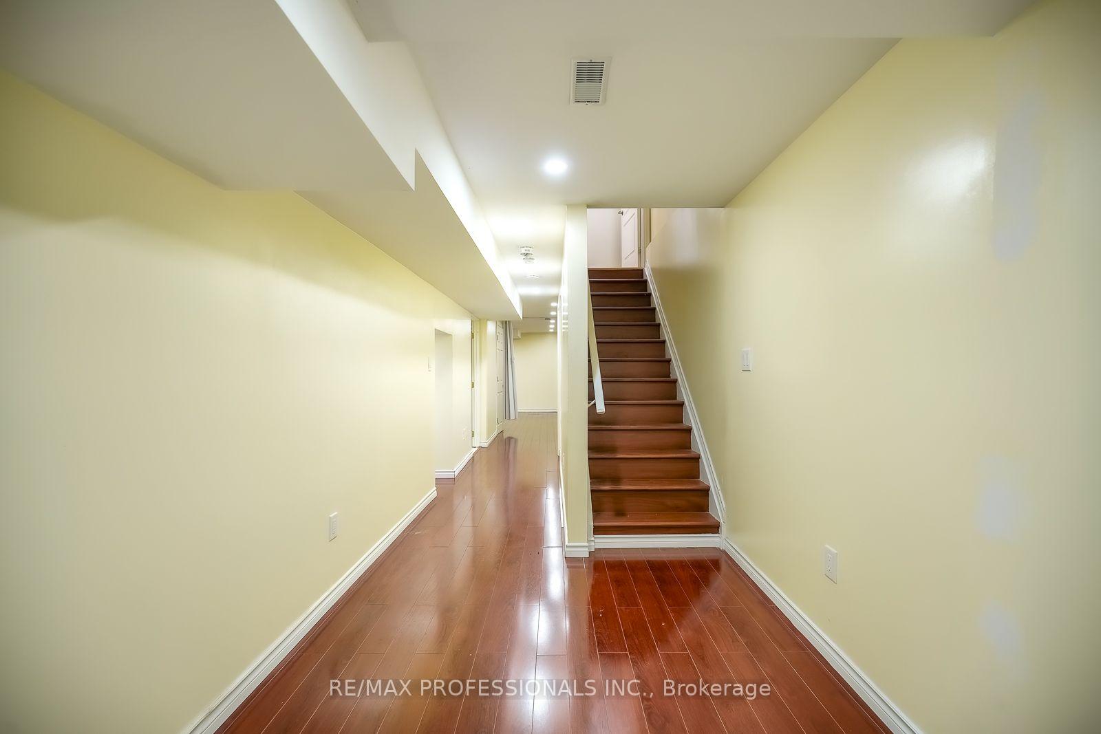 Photo 35 of 13 Yately Street, Brampton, Northwest Brampton — HOMEH