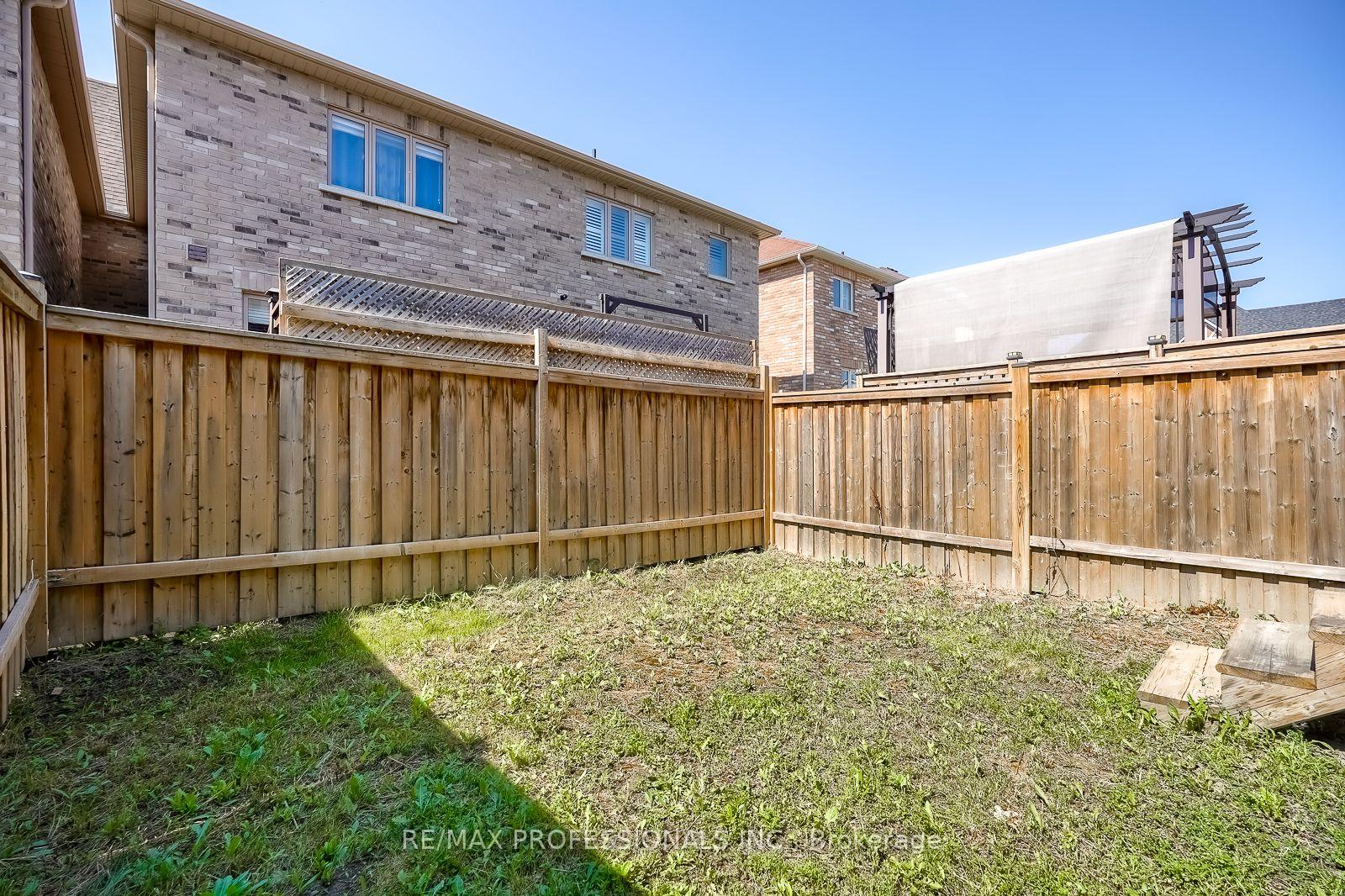 Photo 40 of 13 Yately Street, Brampton, Northwest Brampton — HOMEH