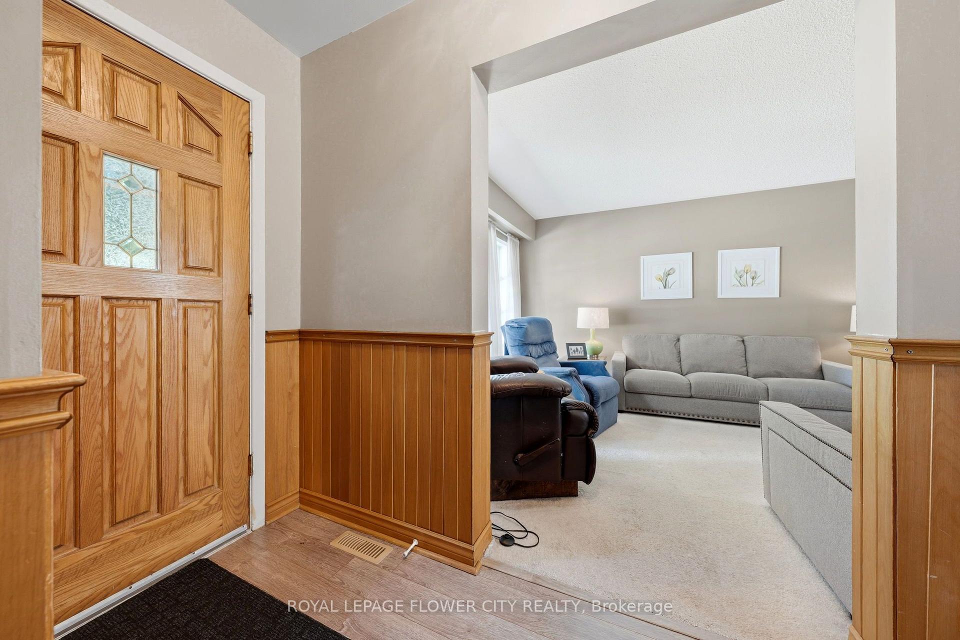 Photo 4 of 132 Fallingdale Crescent, Brampton, Southgate — HOMEH