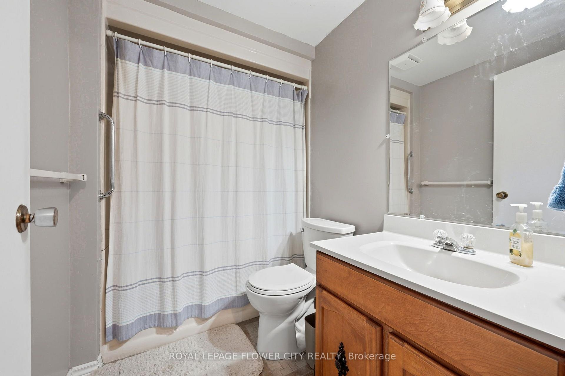Photo 20 of 132 Fallingdale Crescent, Brampton, Southgate — HOMEH