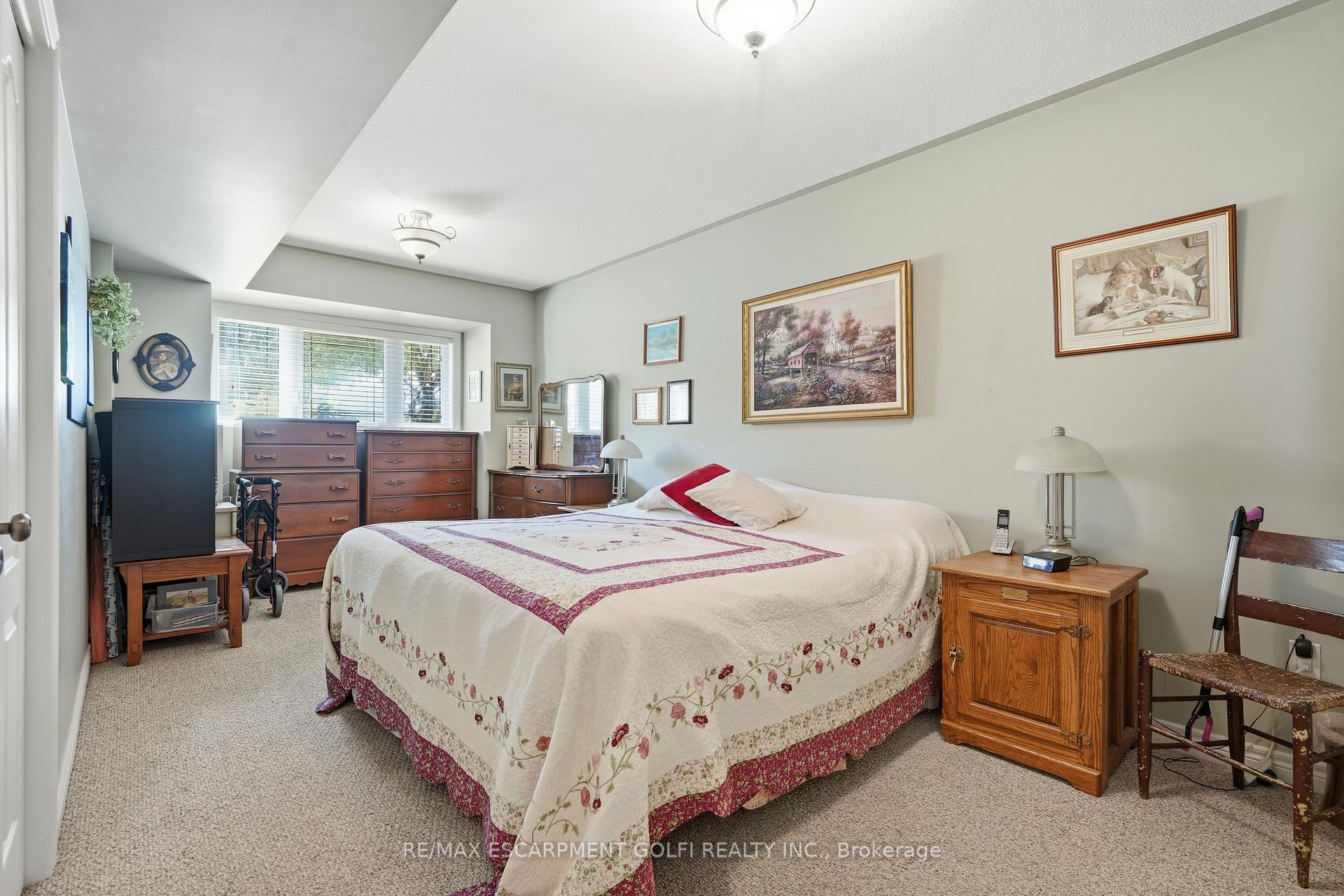 Photo 16 of 202 Wellbrook Boulevard, Welland, Prince Charles — HOMEH