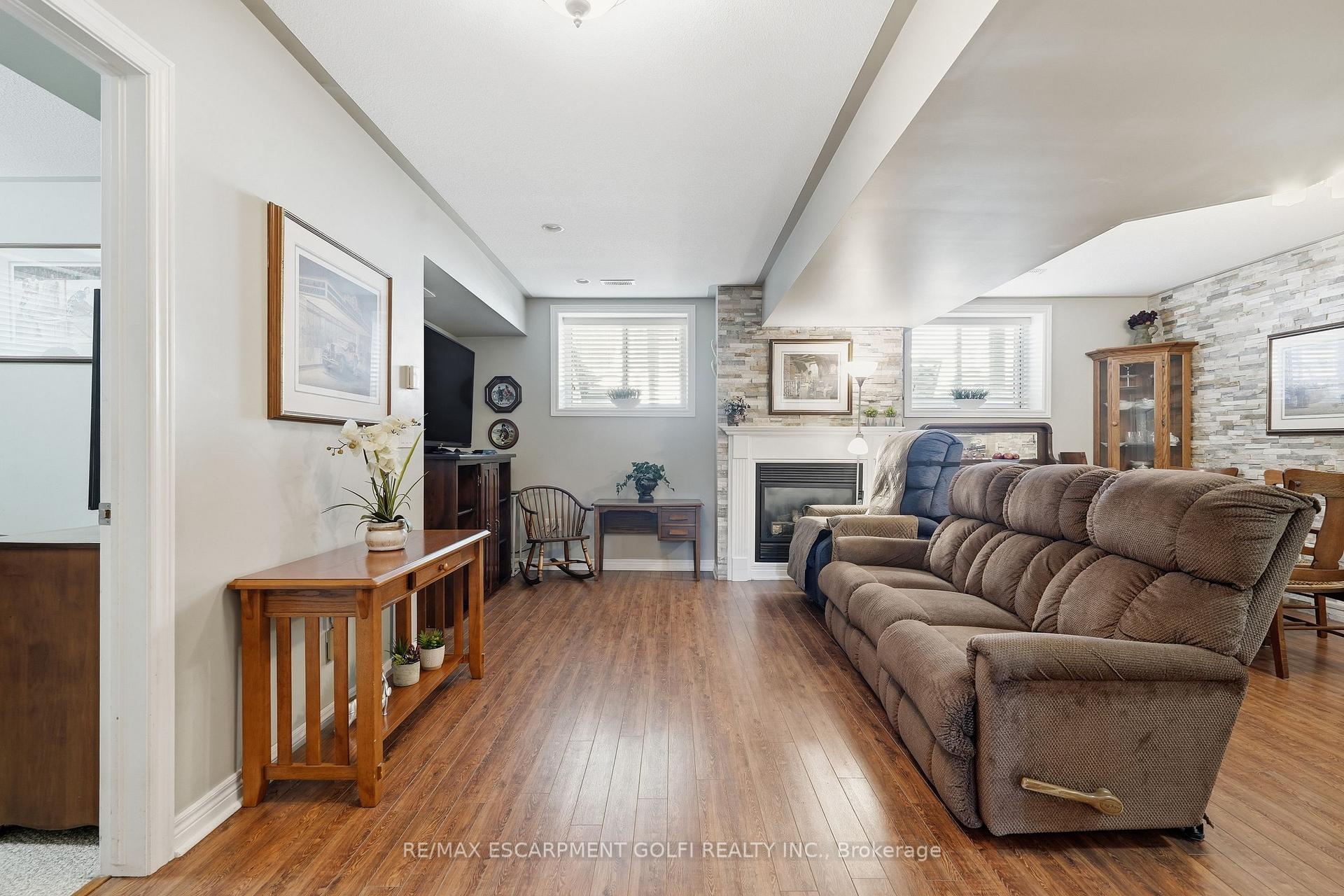 Photo 20 of 202 Wellbrook Boulevard, Welland, Prince Charles — HOMEH