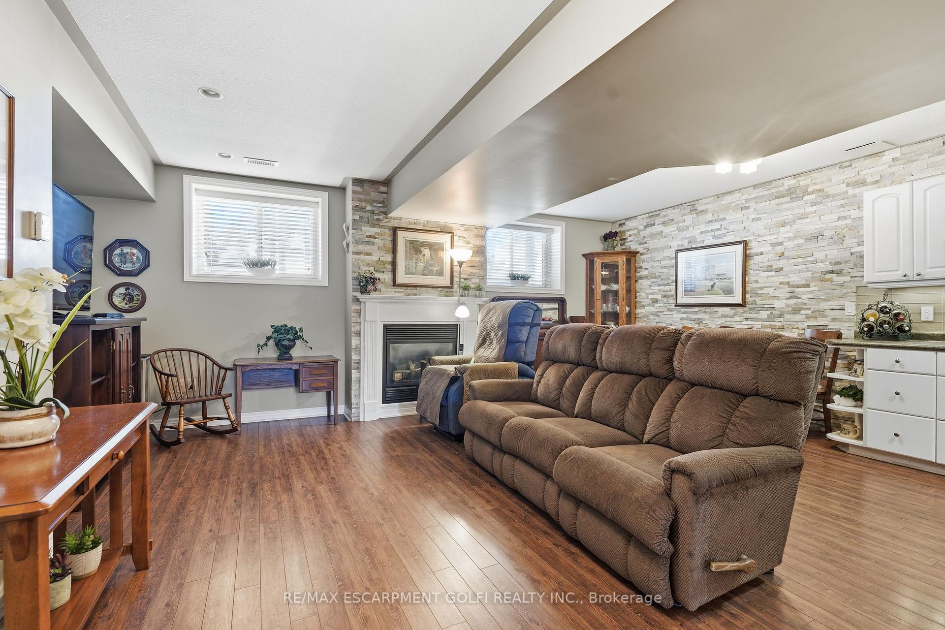 Photo 21 of 202 Wellbrook Boulevard, Welland, Prince Charles — HOMEH
