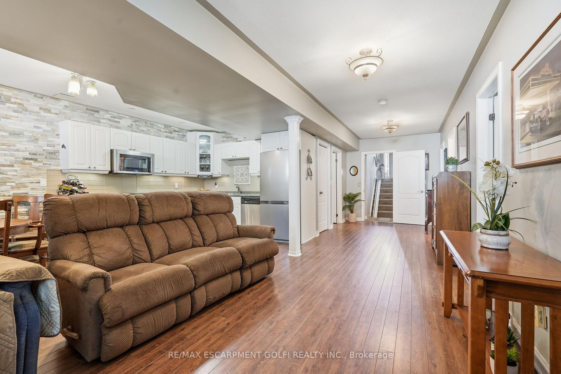 Photo 22 of 202 Wellbrook Boulevard, Welland, Prince Charles — HOMEH