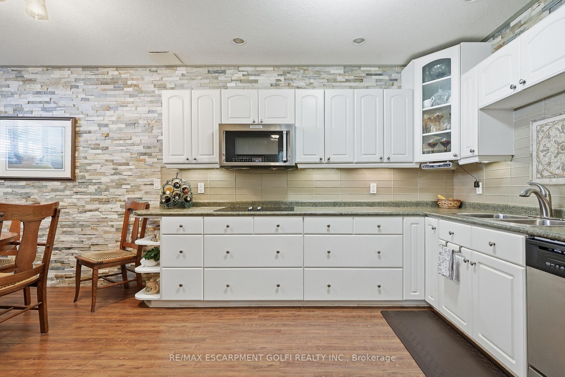 Photo 23 of 202 Wellbrook Boulevard, Welland, Prince Charles — HOMEH