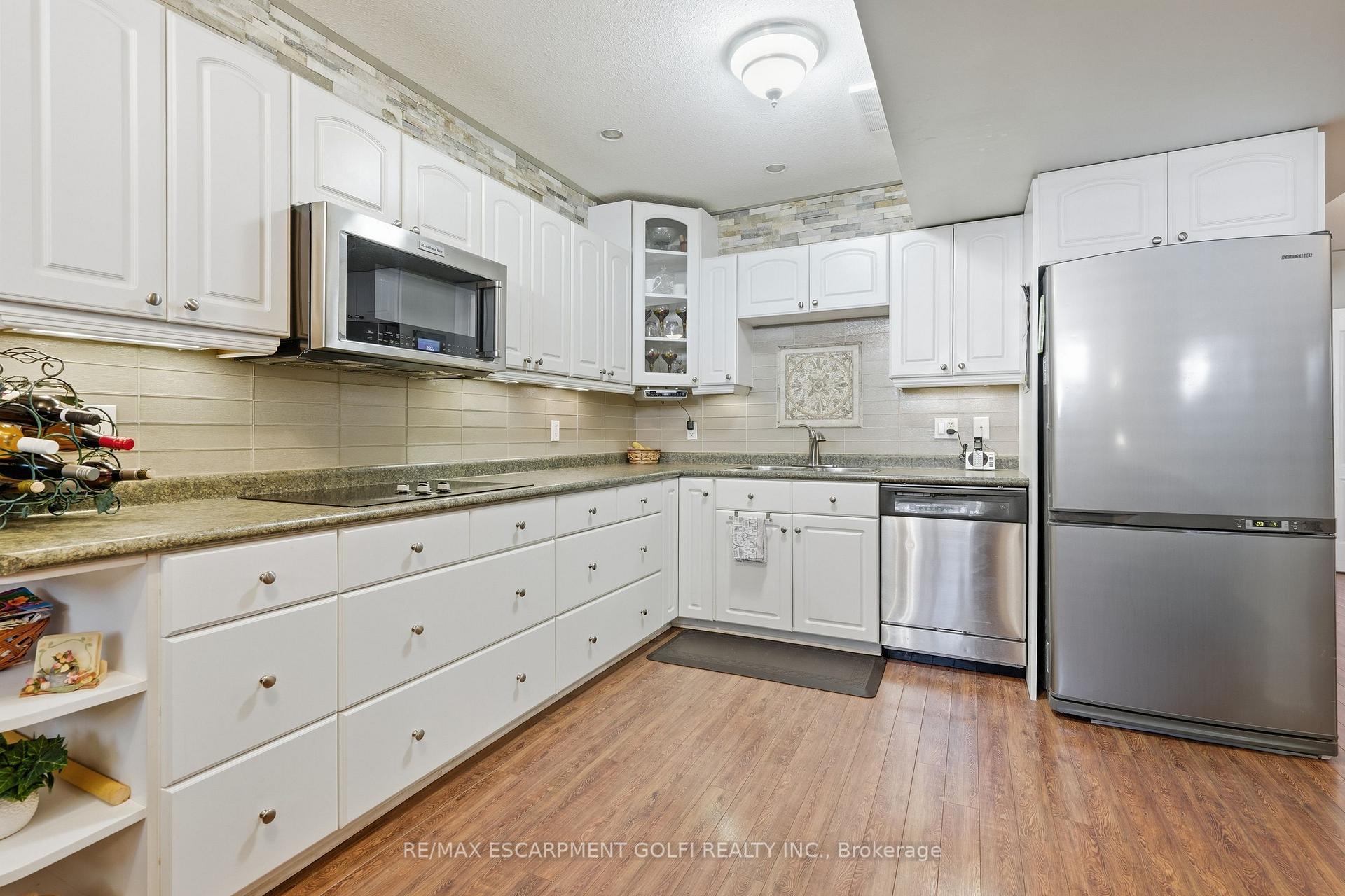 Photo 25 of 202 Wellbrook Boulevard, Welland, Prince Charles — HOMEH