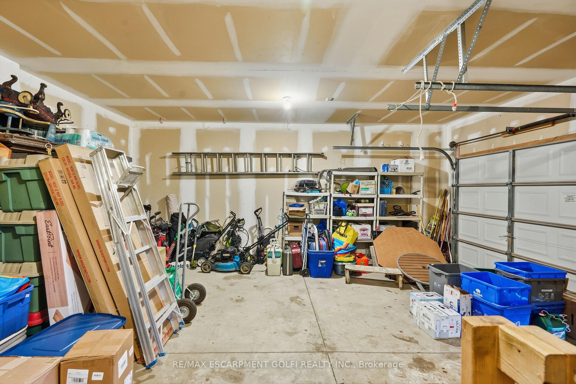 Photo 28 of 202 Wellbrook Boulevard, Welland, Prince Charles — HOMEH
