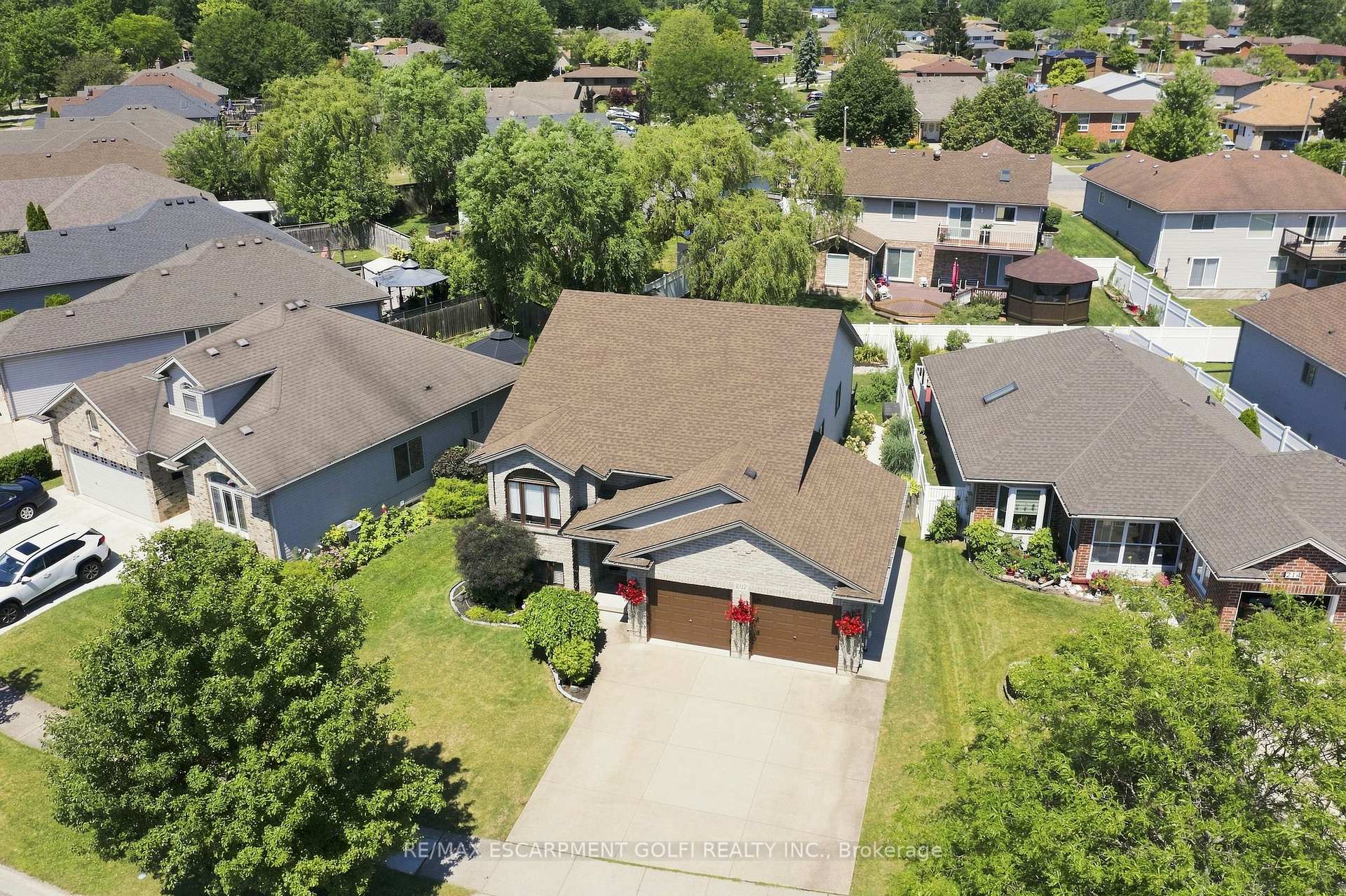 Photo 34 of 202 Wellbrook Boulevard, Welland, Prince Charles — HOMEH
