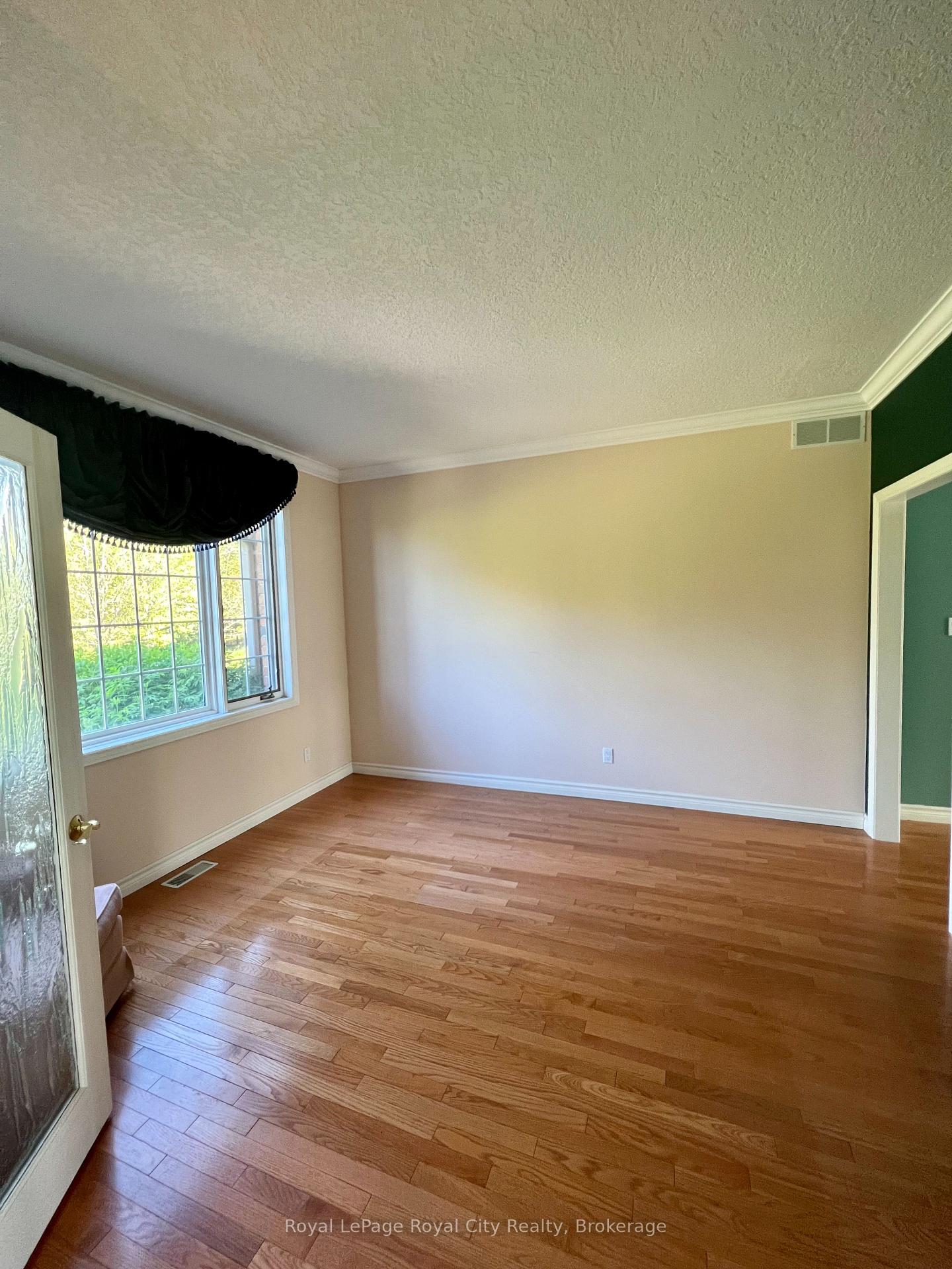 Photo 11 of Unit MAIN, 287 Clair Road E, Guelph, Pineridge/Westminster Woods — HOMEH