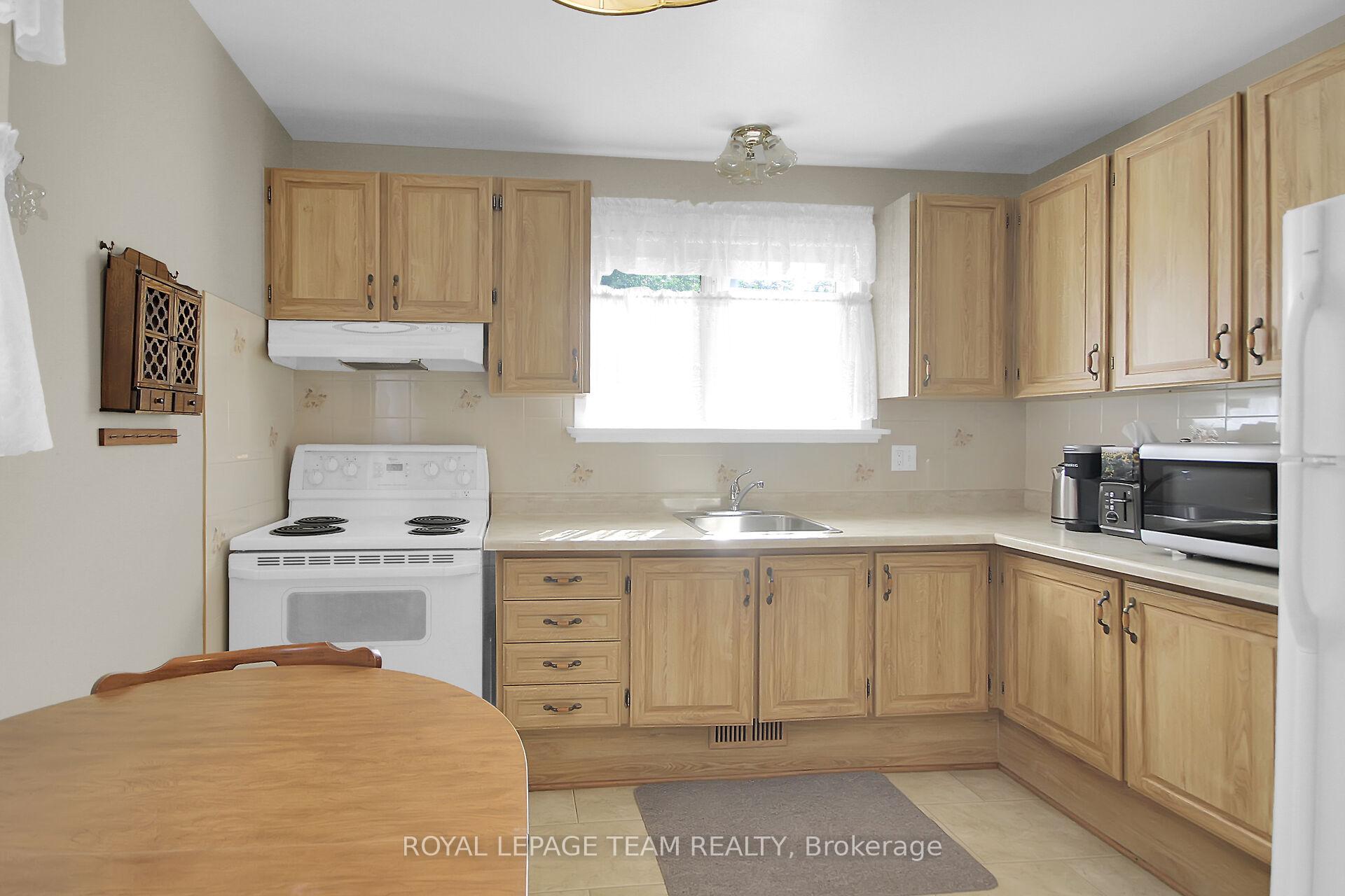Photo 10 of 962 Dynes Road, Ottawa, Carleton Square — HOMEH