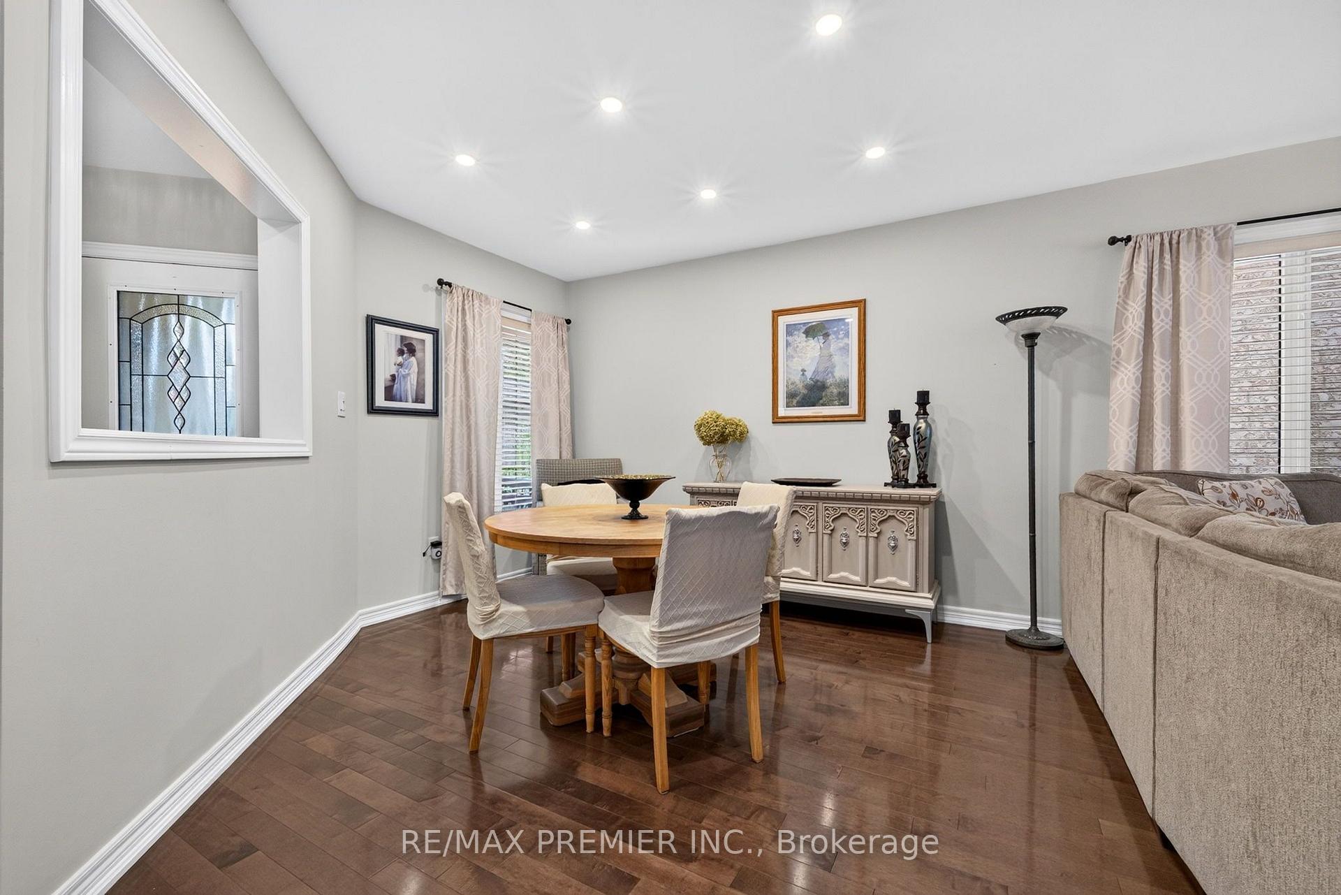 Photo 6 of 83 Royal Ridge Crescent, Vaughan, Maple — HOMEH