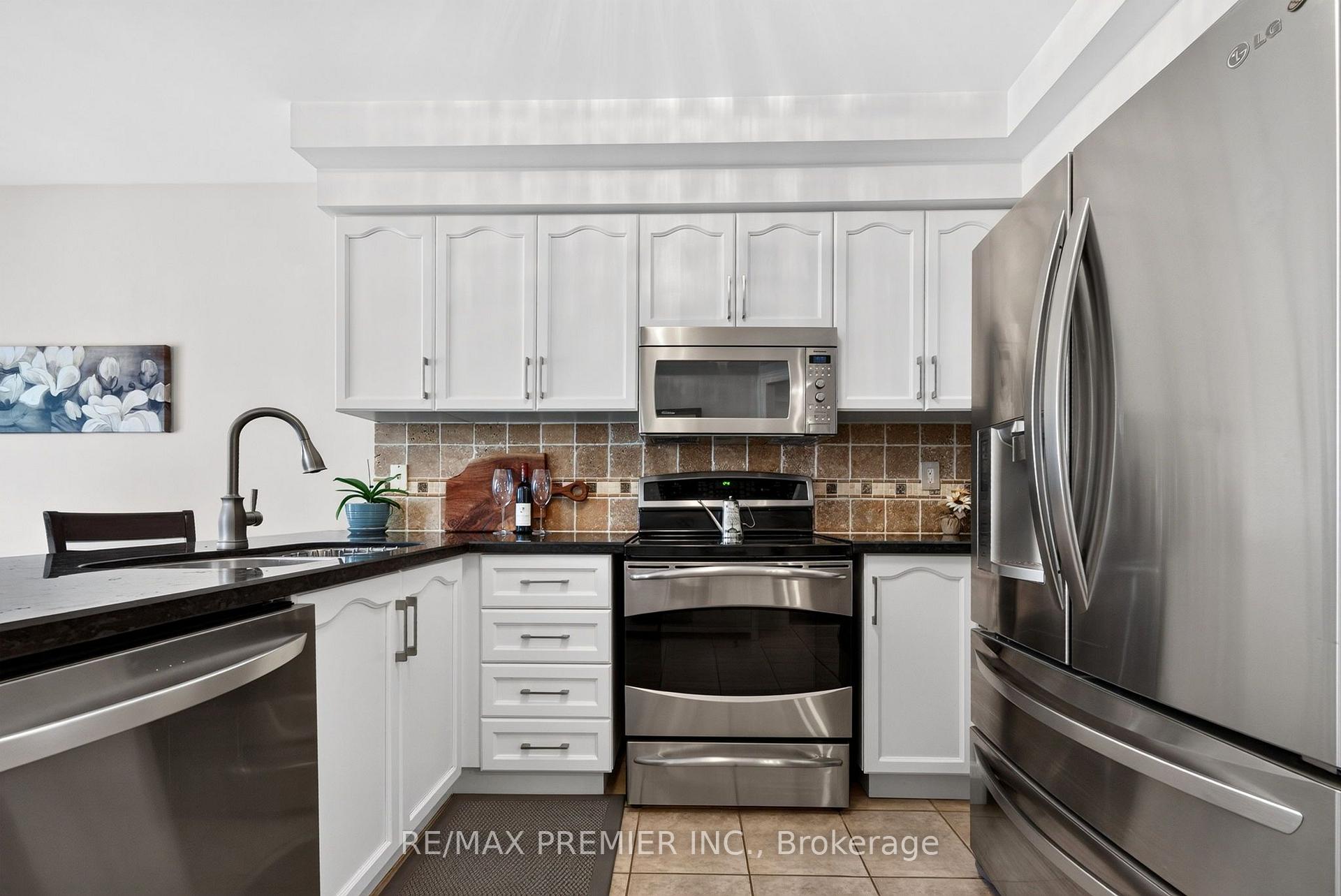 Photo 9 of 83 Royal Ridge Crescent, Vaughan, Maple — HOMEH