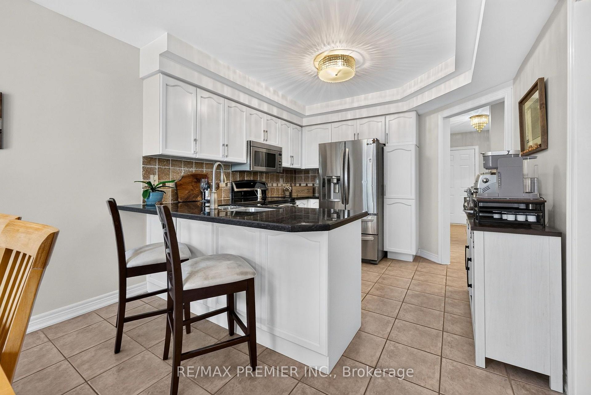 Photo 11 of 83 Royal Ridge Crescent, Vaughan, Maple — HOMEH