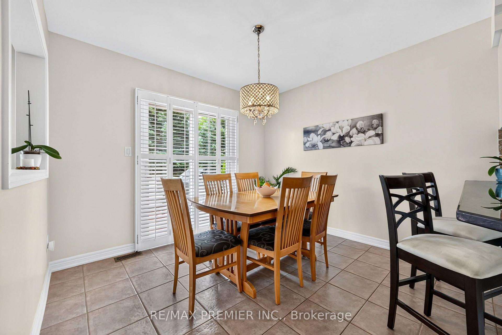 Photo 13 of 83 Royal Ridge Crescent, Vaughan, Maple — HOMEH
