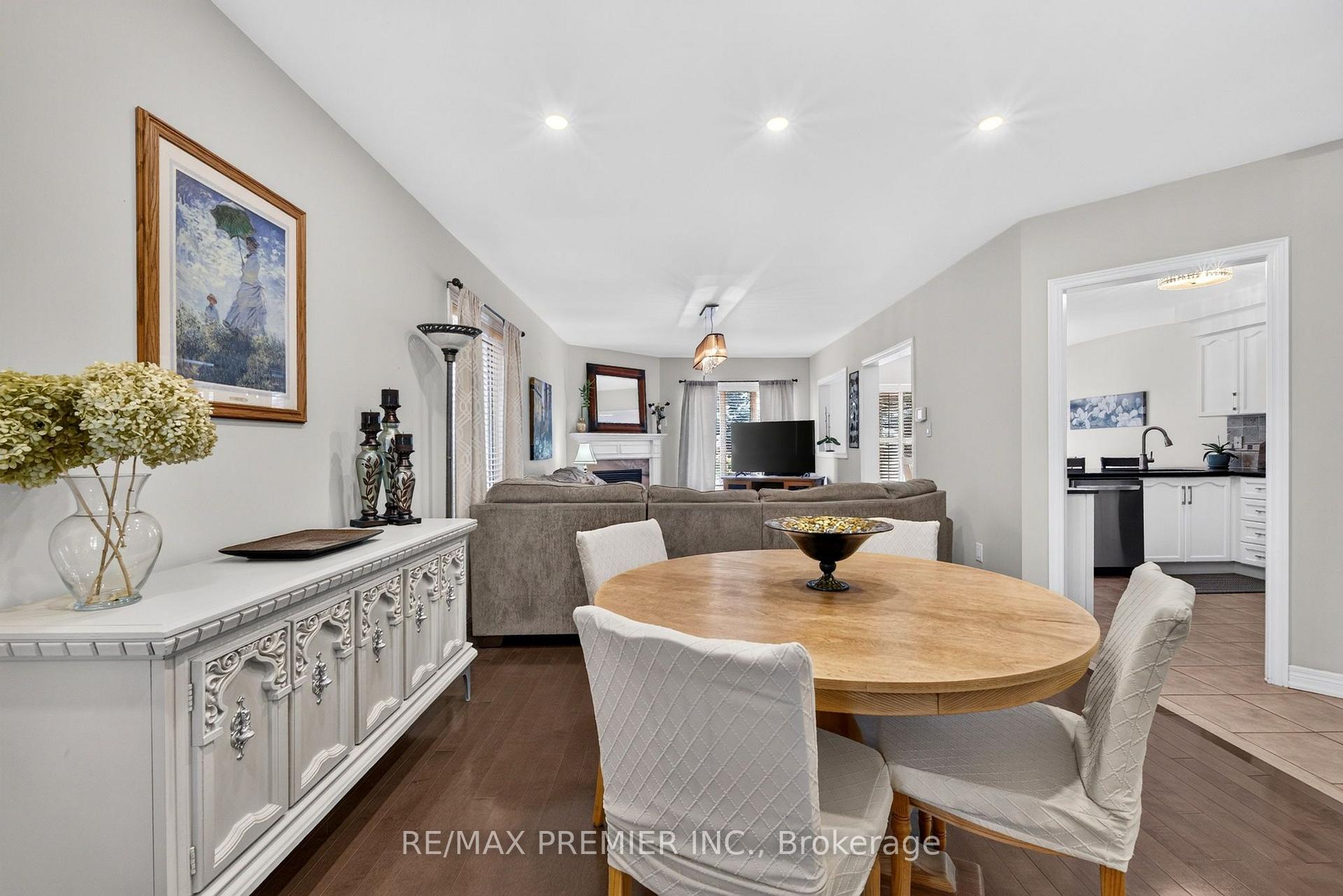 Photo 14 of 83 Royal Ridge Crescent, Vaughan, Maple — HOMEH