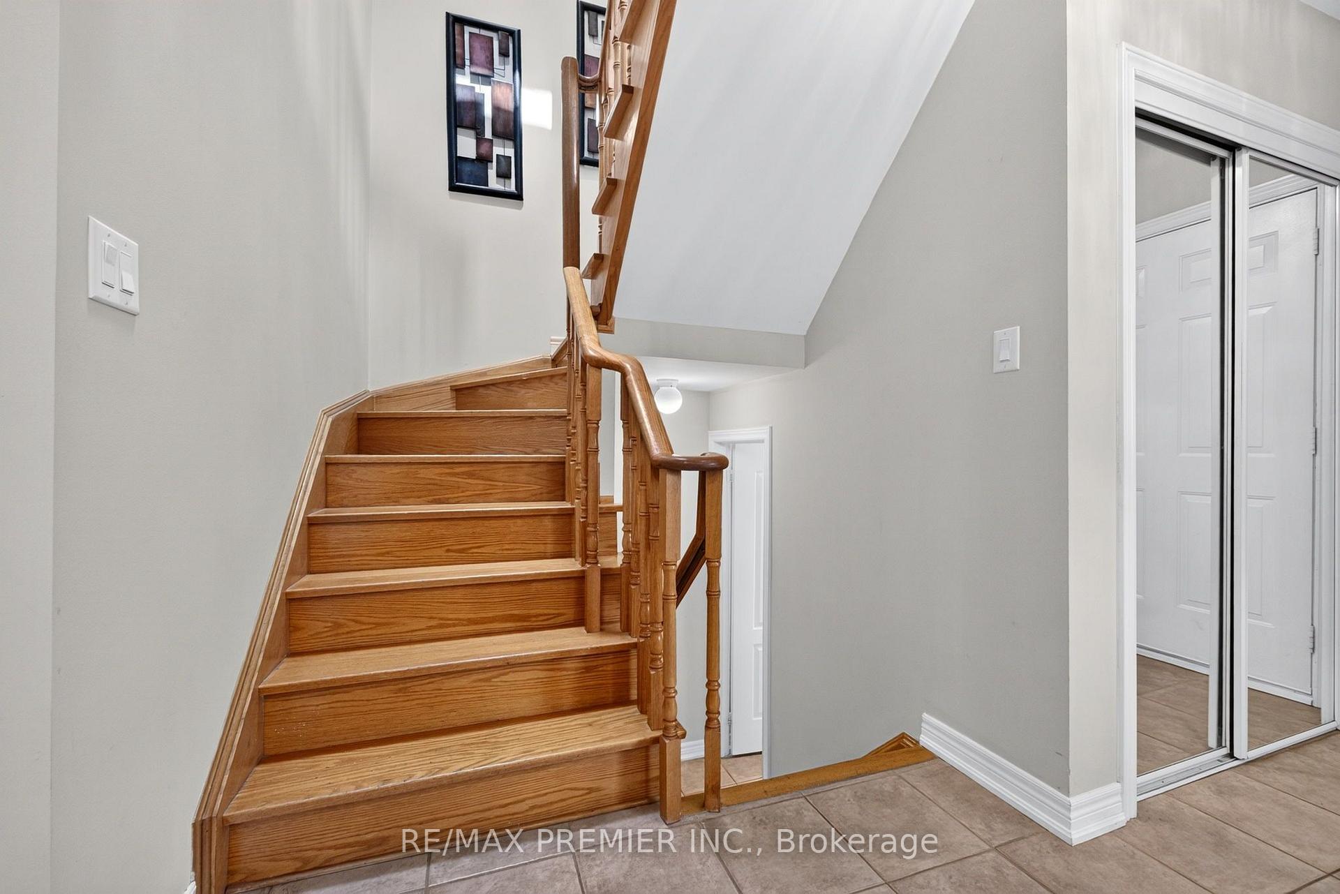 Photo 15 of 83 Royal Ridge Crescent, Vaughan, Maple — HOMEH