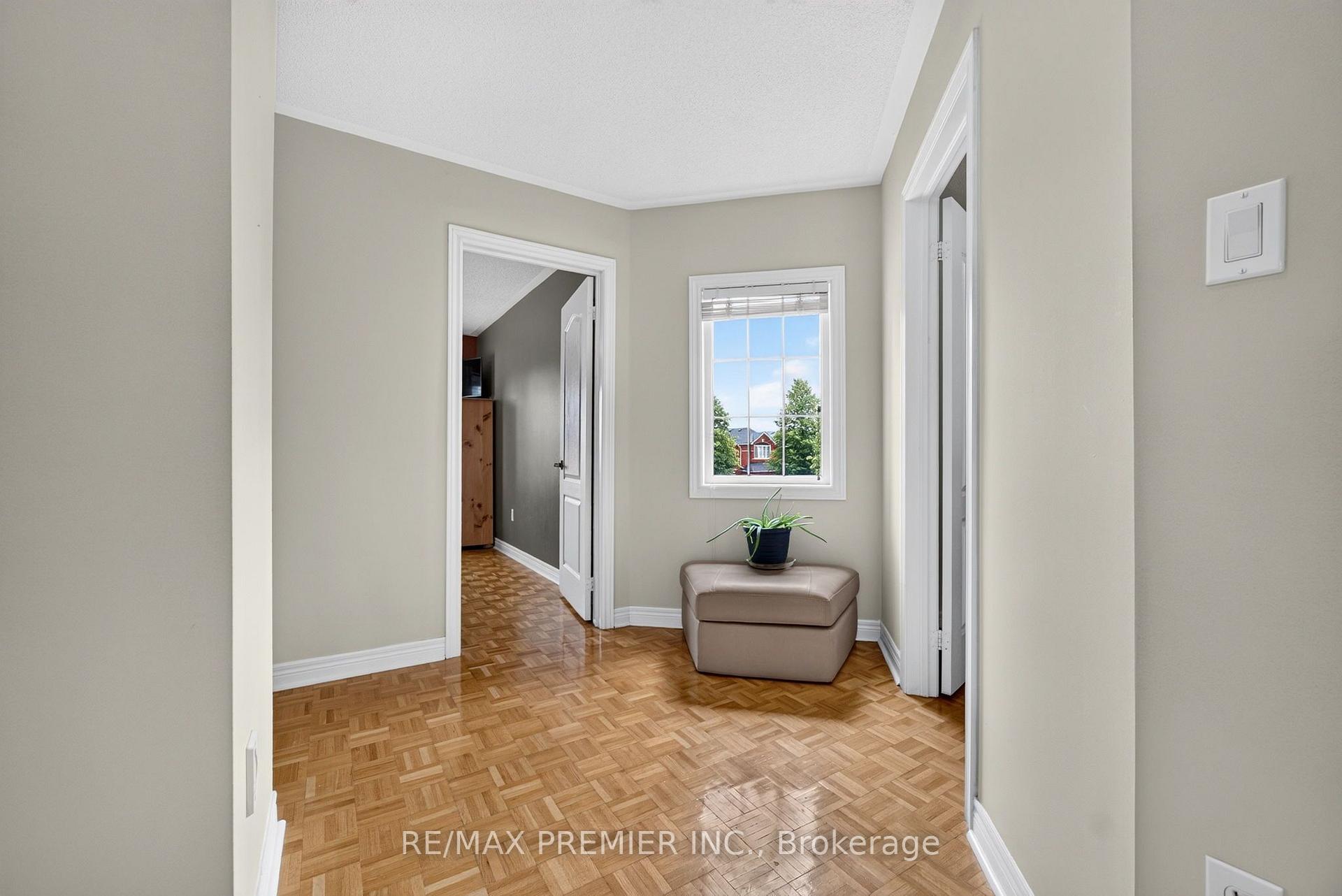 Photo 17 of 83 Royal Ridge Crescent, Vaughan, Maple — HOMEH