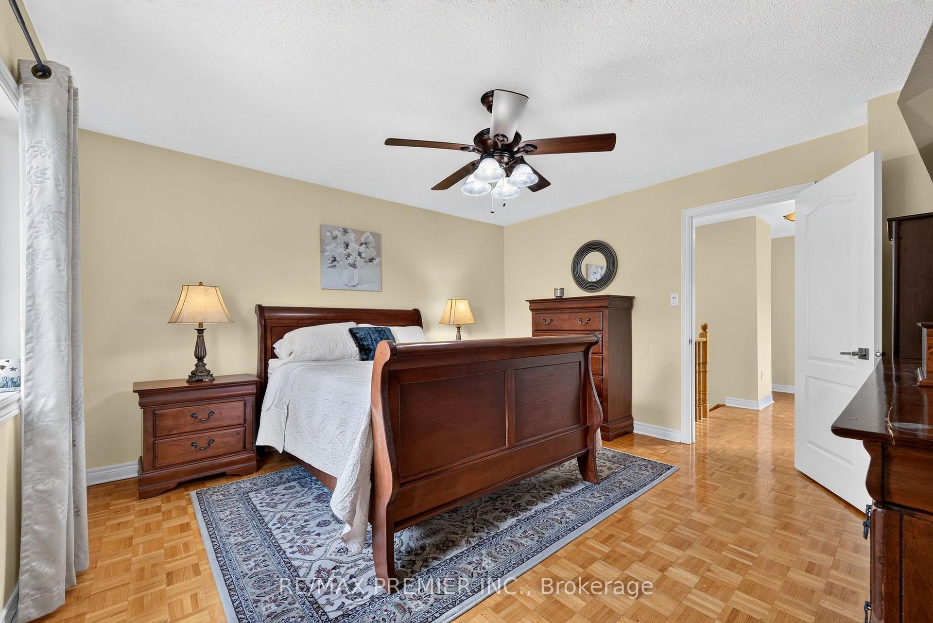 Photo 19 of 83 Royal Ridge Crescent, Vaughan, Maple — HOMEH