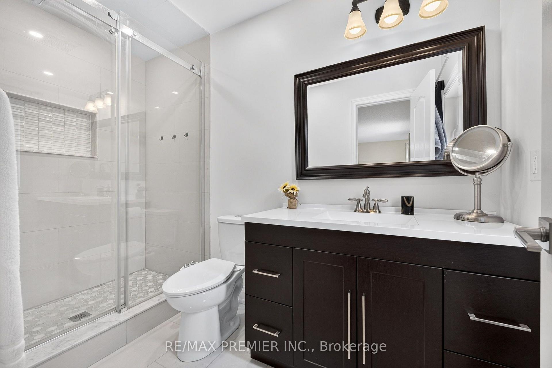 Photo 20 of 83 Royal Ridge Crescent, Vaughan, Maple — HOMEH