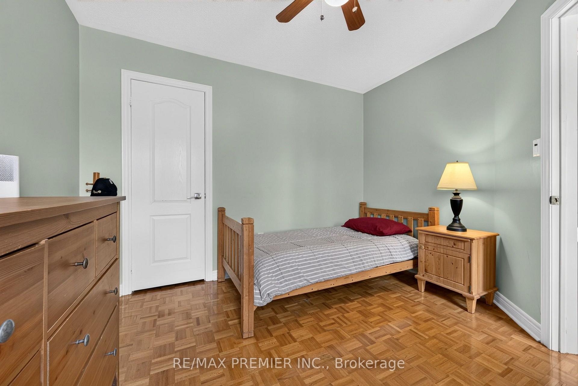 Photo 22 of 83 Royal Ridge Crescent, Vaughan, Maple — HOMEH