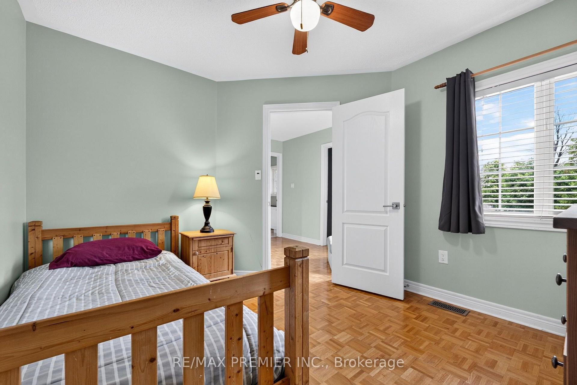 Photo 23 of 83 Royal Ridge Crescent, Vaughan, Maple — HOMEH