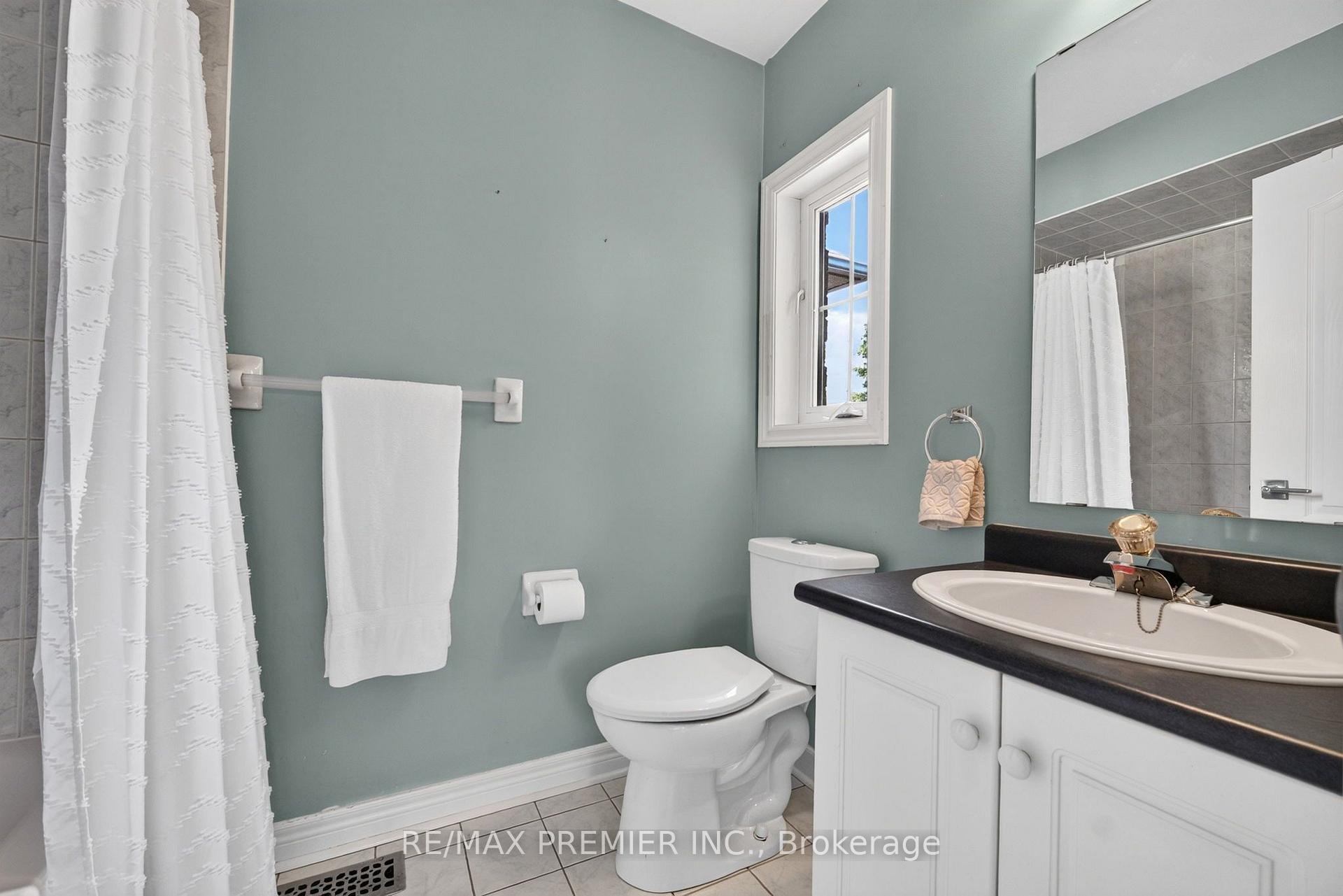 Photo 26 of 83 Royal Ridge Crescent, Vaughan, Maple — HOMEH