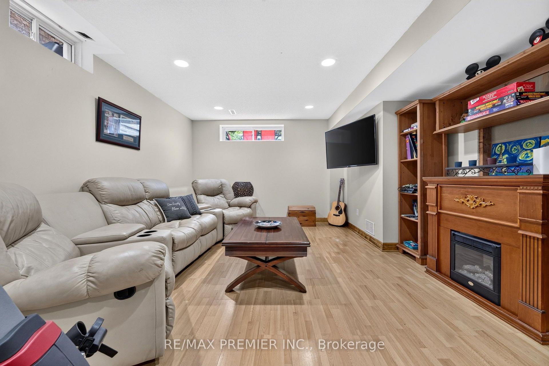 Photo 27 of 83 Royal Ridge Crescent, Vaughan, Maple — HOMEH