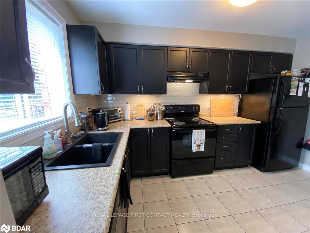 Photo 6 of 63 Sydenham, Barrie, Georgian Drive — HOMEH