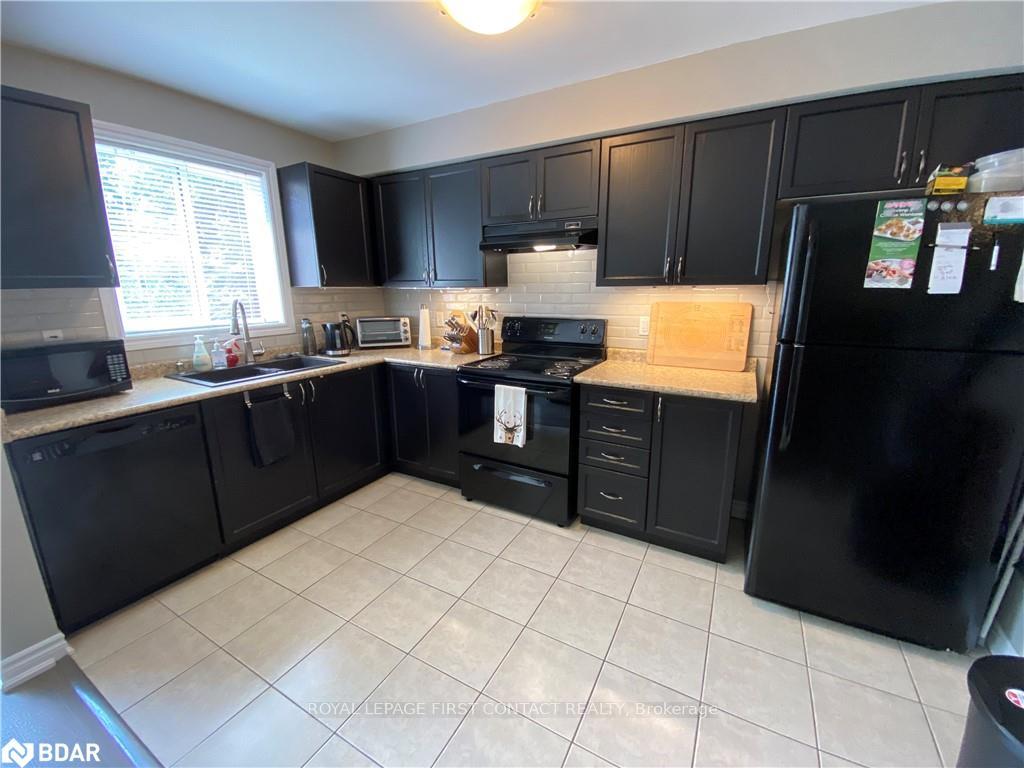 Photo 7 of 63 Sydenham, Barrie, Georgian Drive — HOMEH