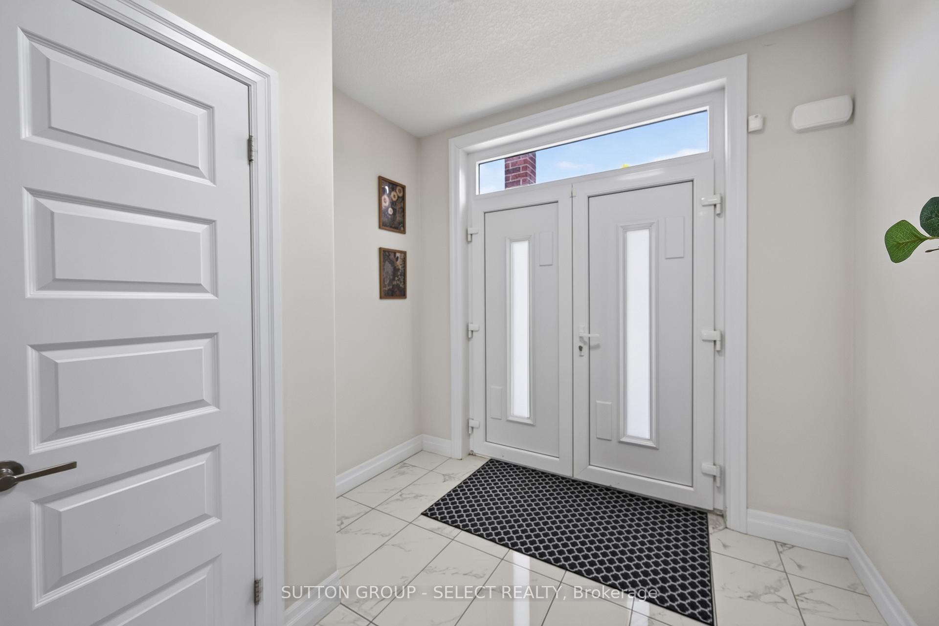 Photo 2 of 801 Superior Drive, London, North B — HOMEH