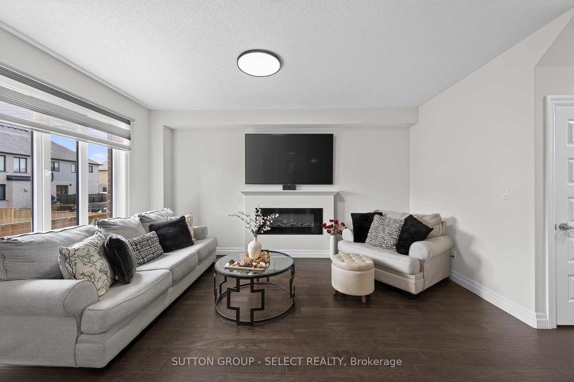 Photo 4 of 801 Superior Drive, London, North B — HOMEH
