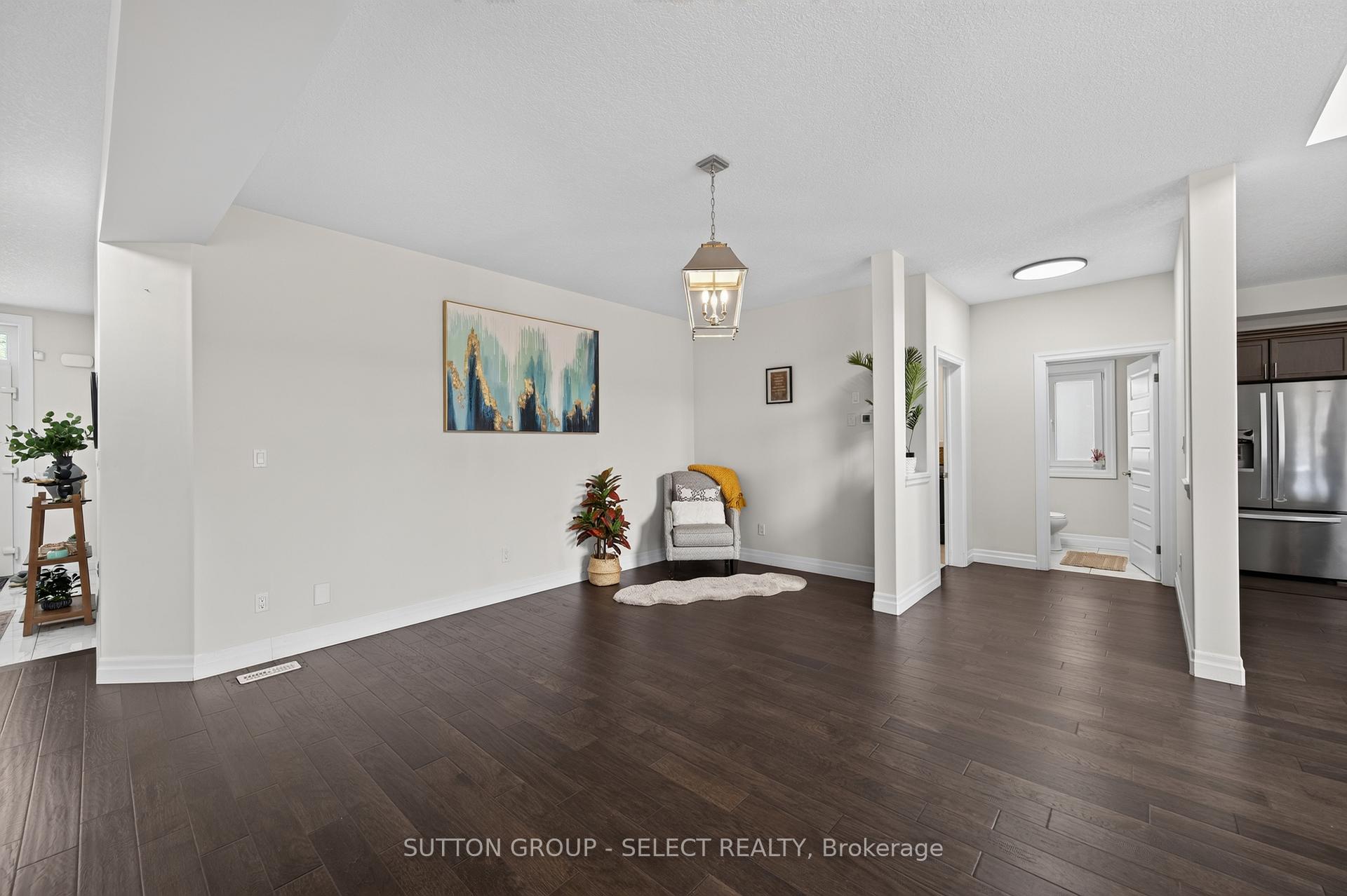 Photo 5 of 801 Superior Drive, London, North B — HOMEH