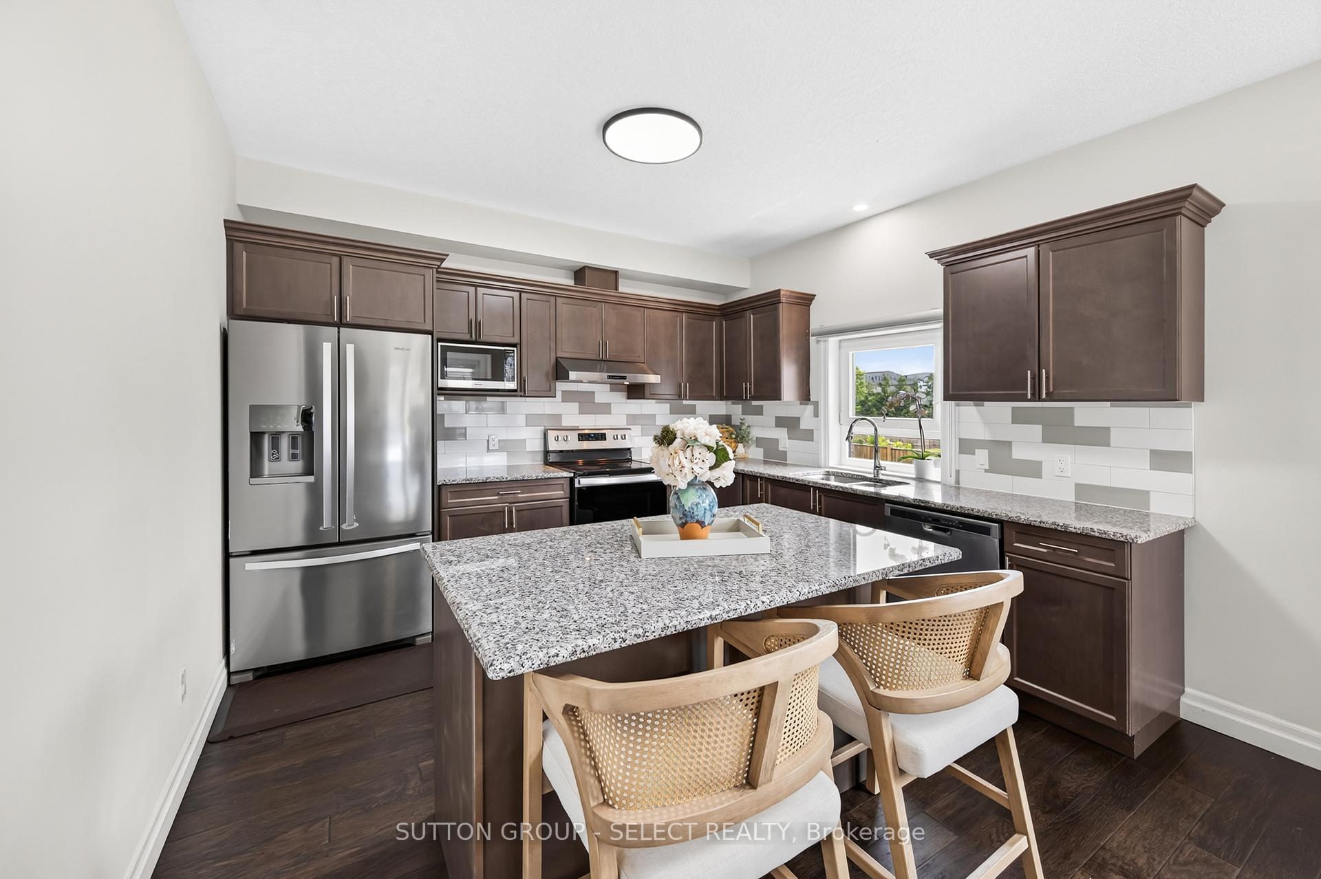 Photo 7 of 801 Superior Drive, London, North B — HOMEH