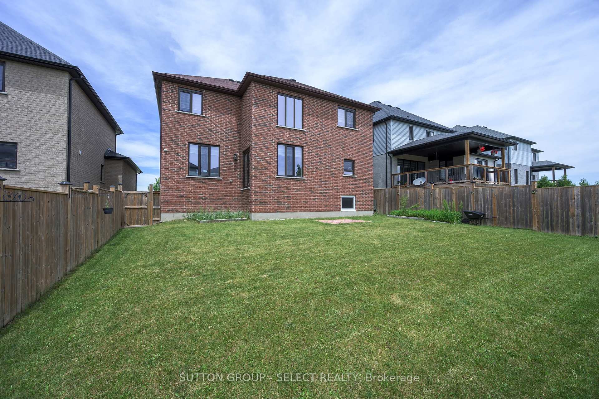 Photo 37 of 801 Superior Drive, London, North B — HOMEH
