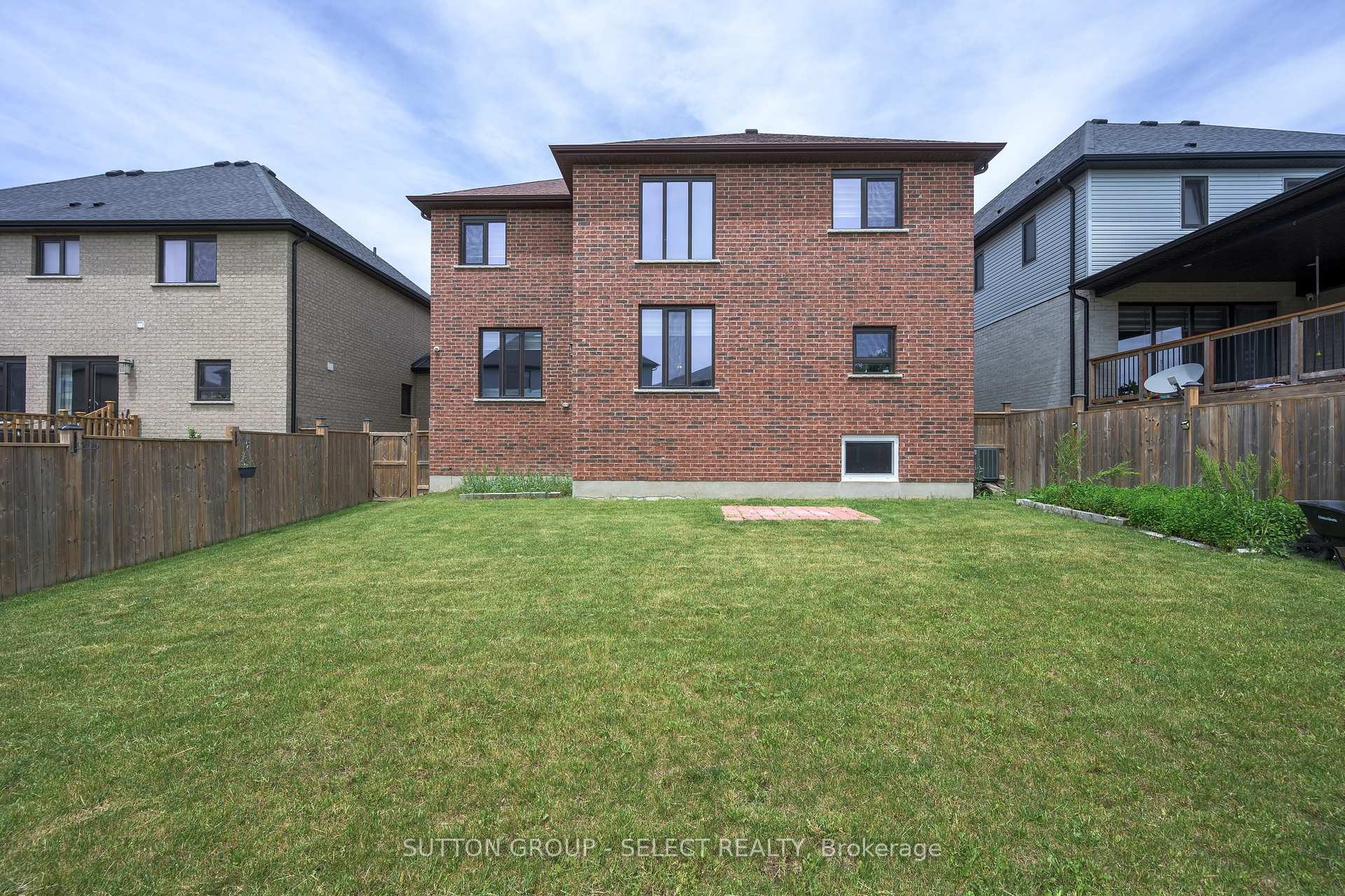 Photo 38 of 801 Superior Drive, London, North B — HOMEH