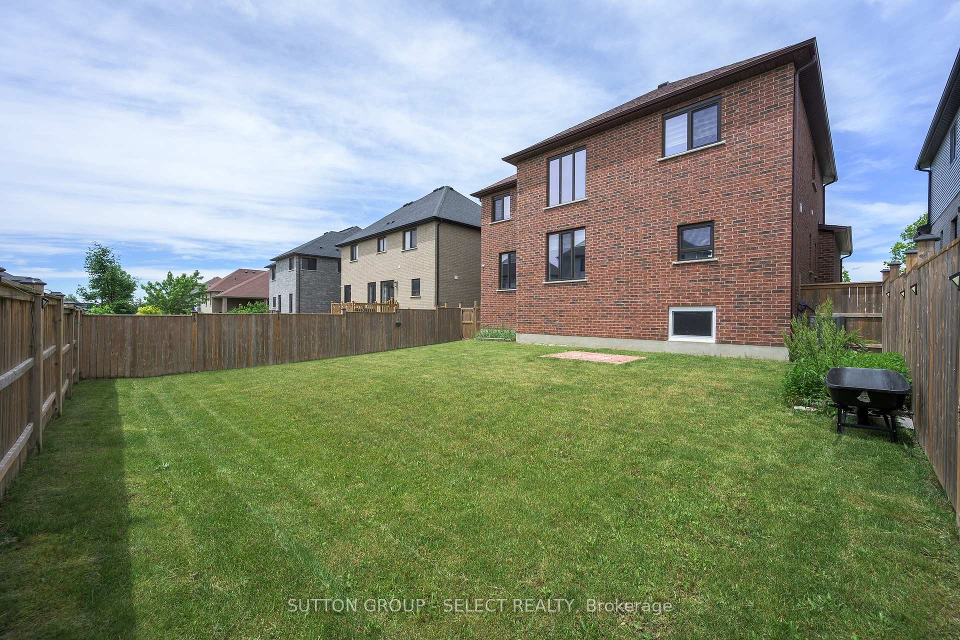 Photo 39 of 801 Superior Drive, London, North B — HOMEH