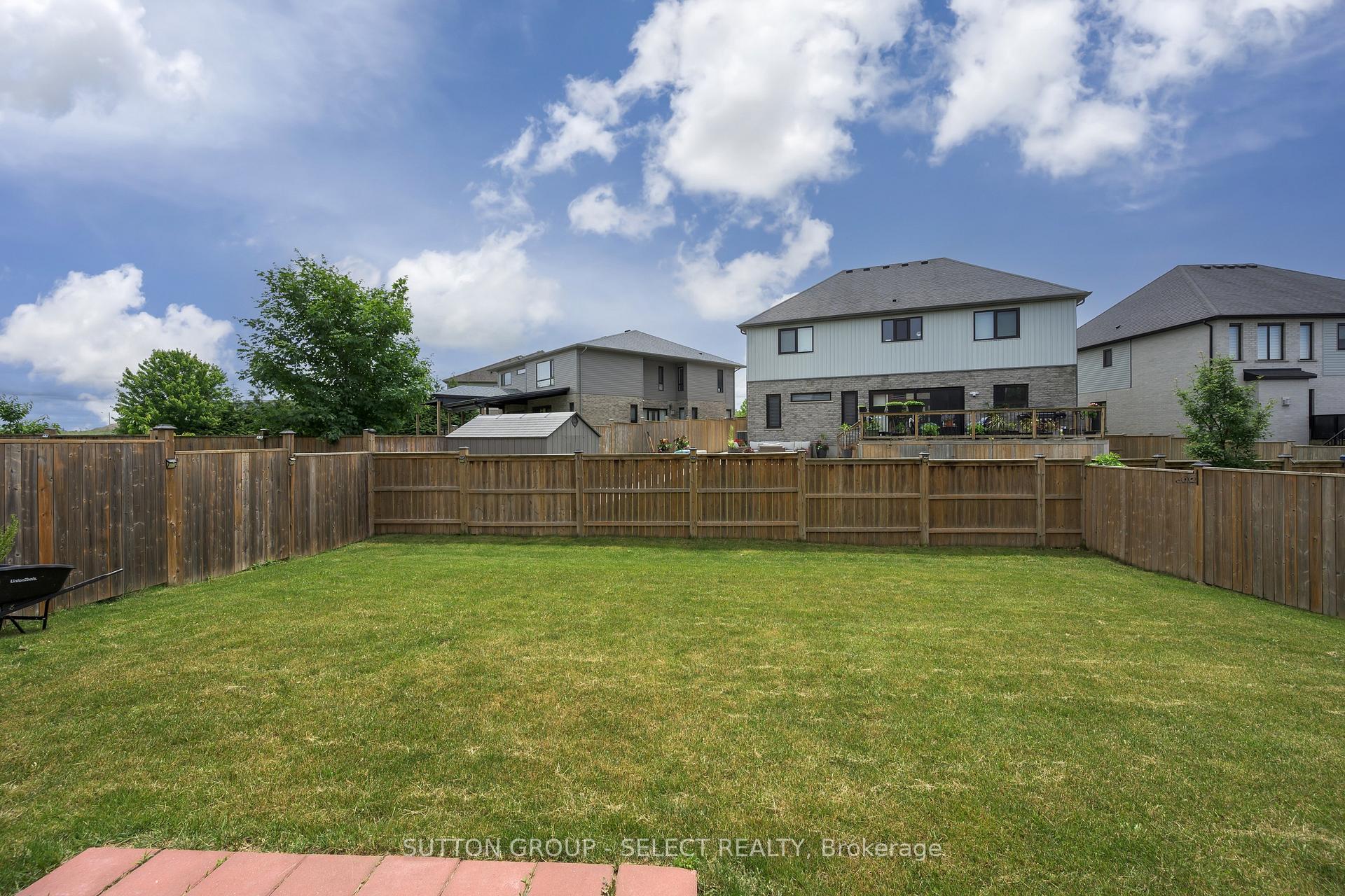 Photo 40 of 801 Superior Drive, London, North B — HOMEH