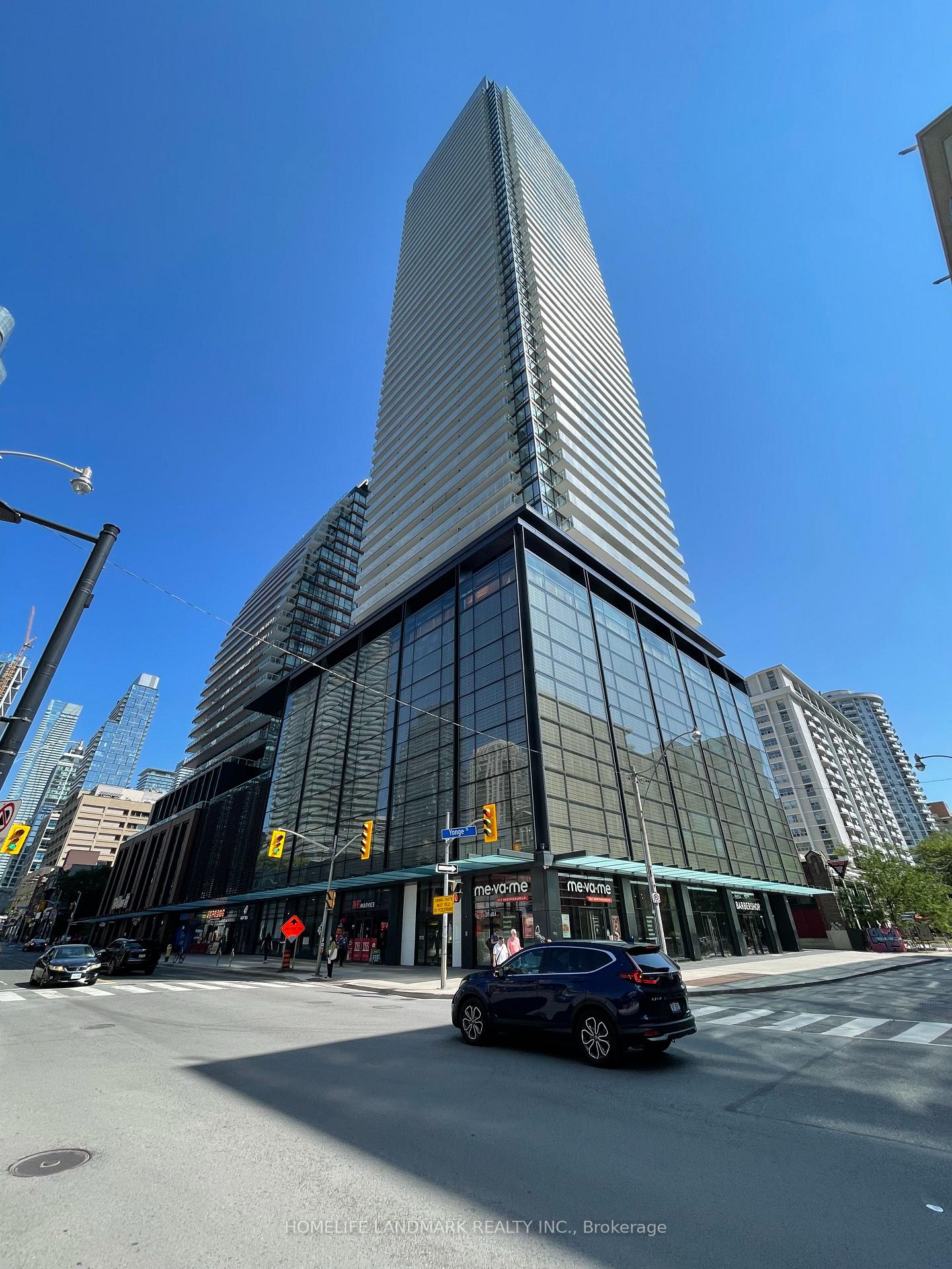 Front of Unit 1402, 501 Yonge Street