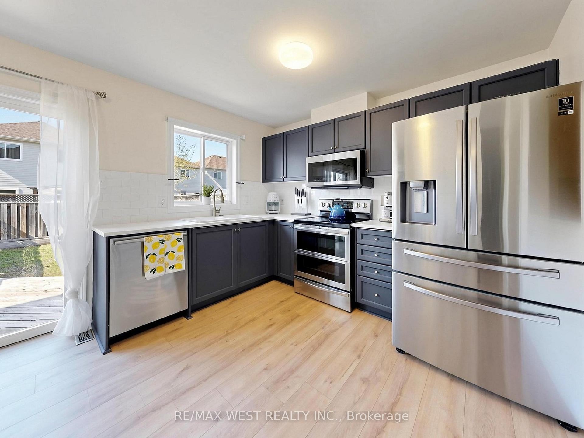 Photo 3 of 195 Banting Crescent, Essa, Angus — HOMEH